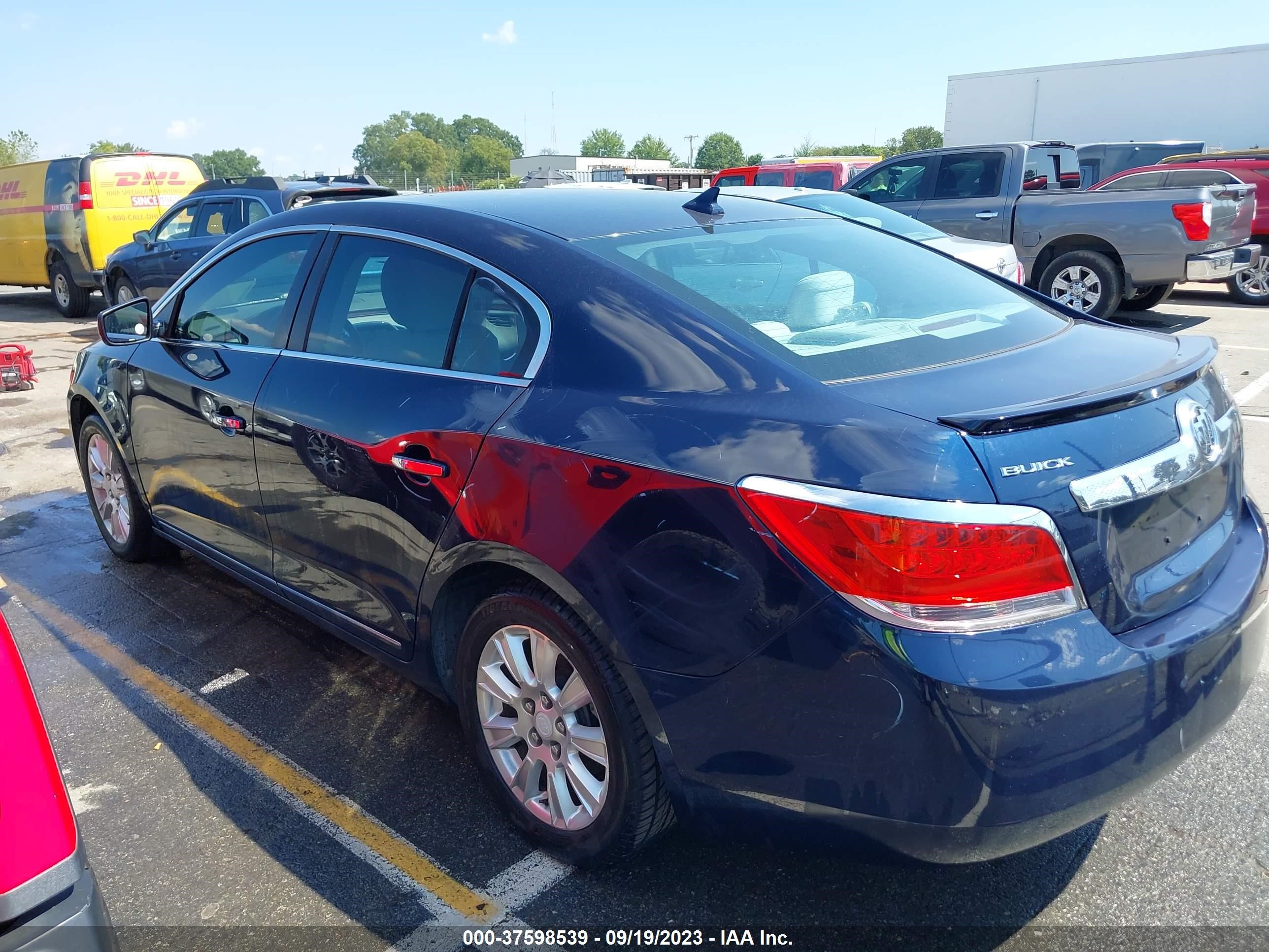 Photo 13 VIN: 1G4GB5ER5CF309005 - BUICK LACROSSE 