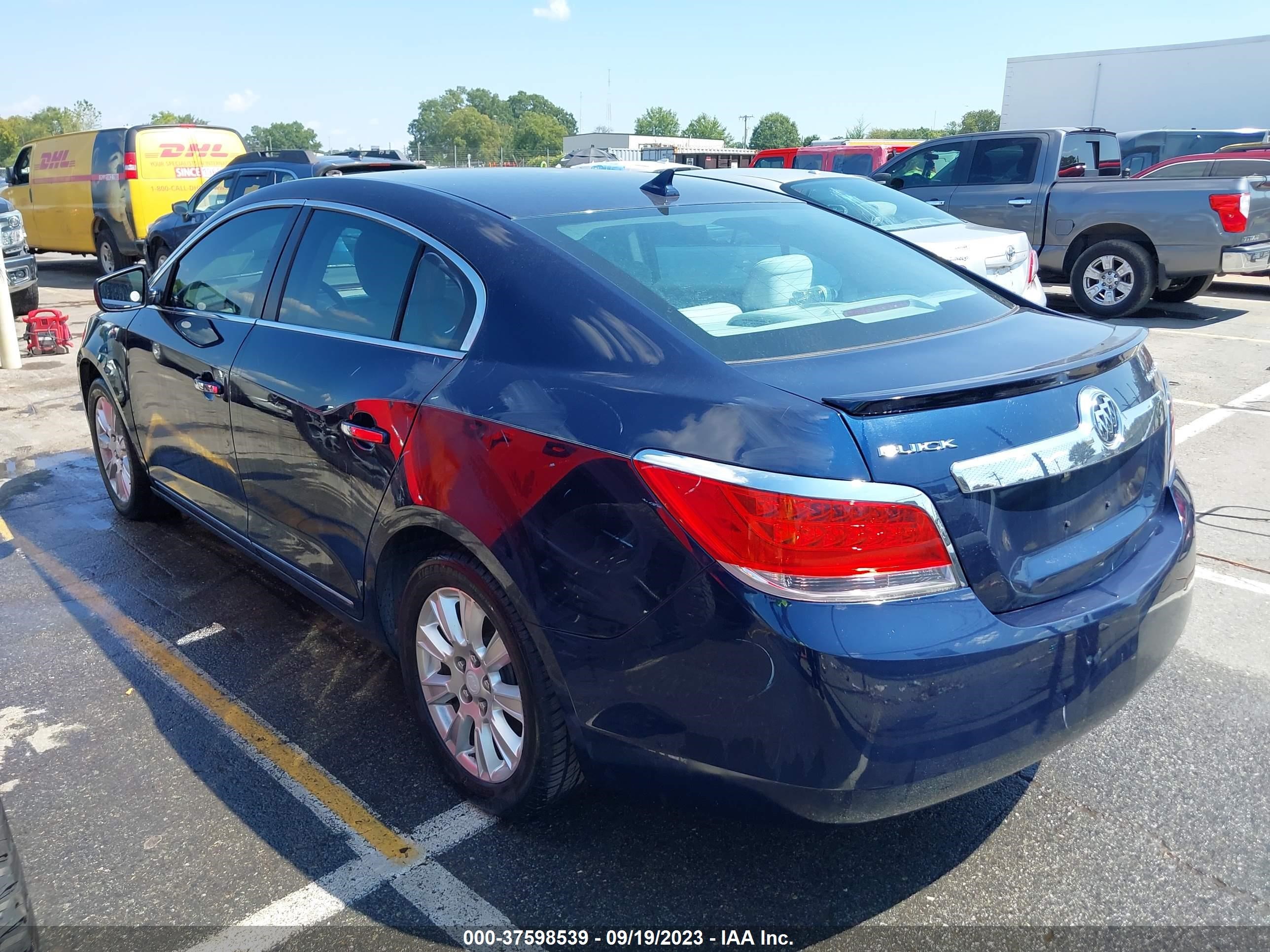 Photo 2 VIN: 1G4GB5ER5CF309005 - BUICK LACROSSE 