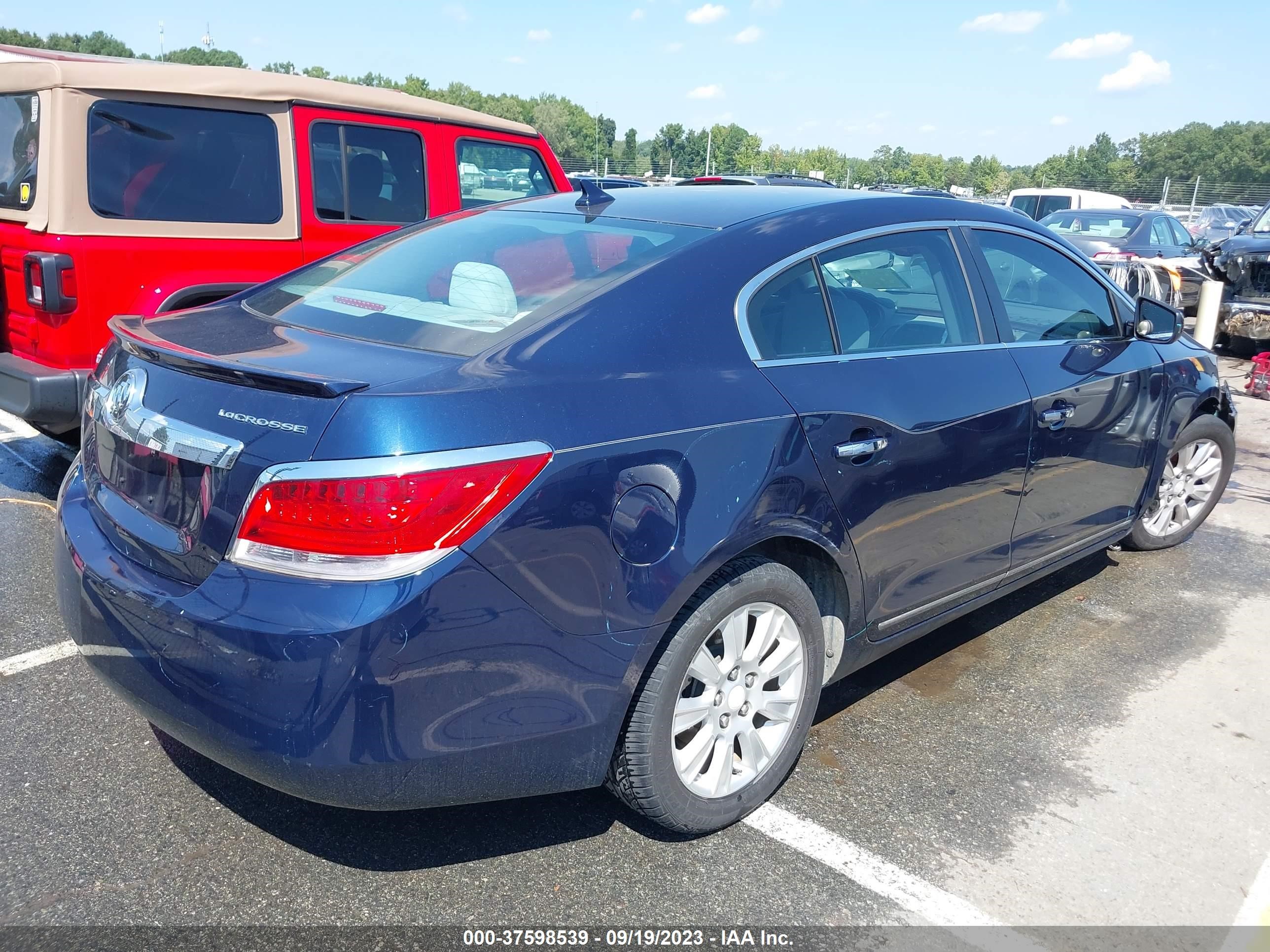 Photo 3 VIN: 1G4GB5ER5CF309005 - BUICK LACROSSE 