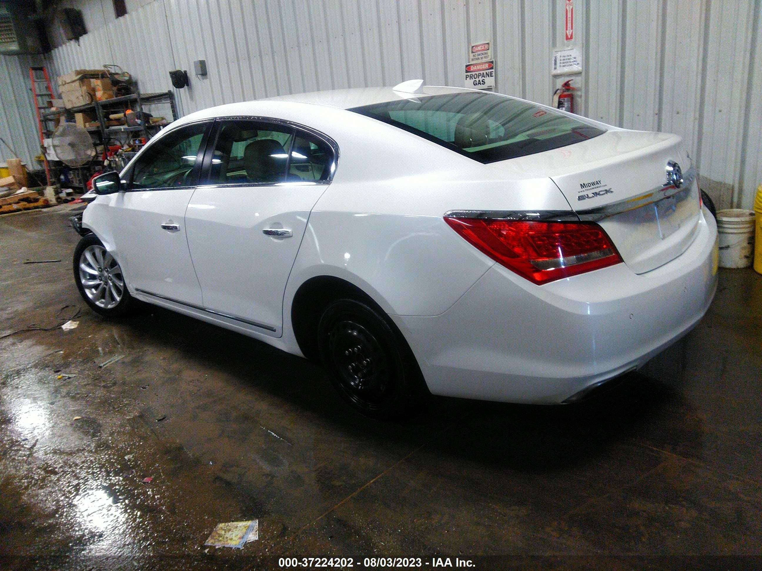 Photo 2 VIN: 1G4GB5G30GF169475 - BUICK LACROSSE 