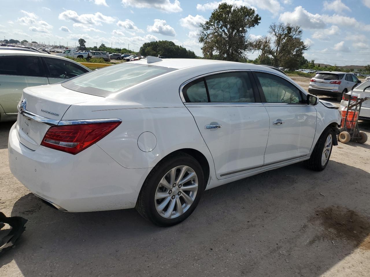 Photo 2 VIN: 1G4GB5G31GF127297 - BUICK LACROSSE 