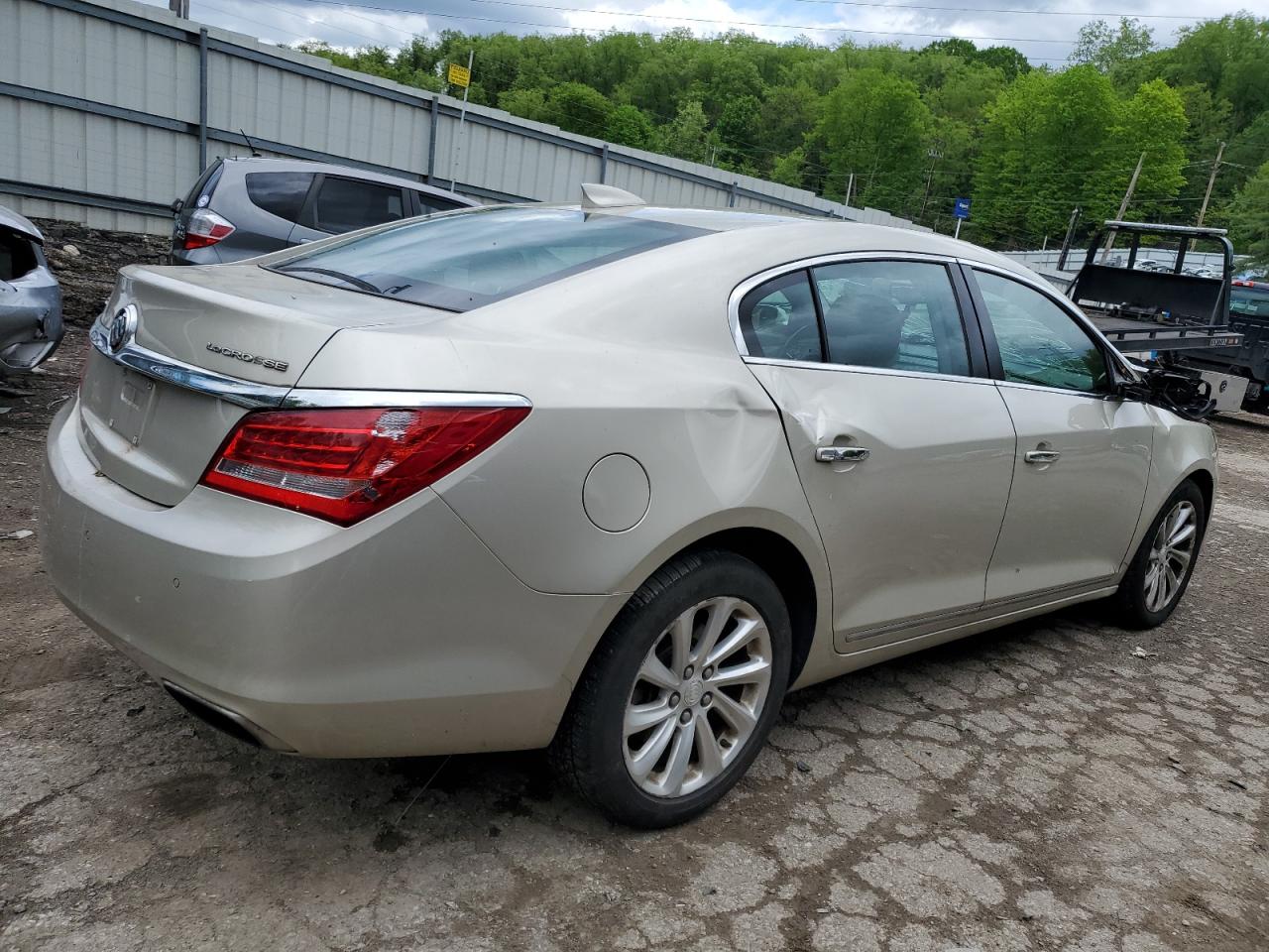 Photo 2 VIN: 1G4GB5G33FF224709 - BUICK LACROSSE 