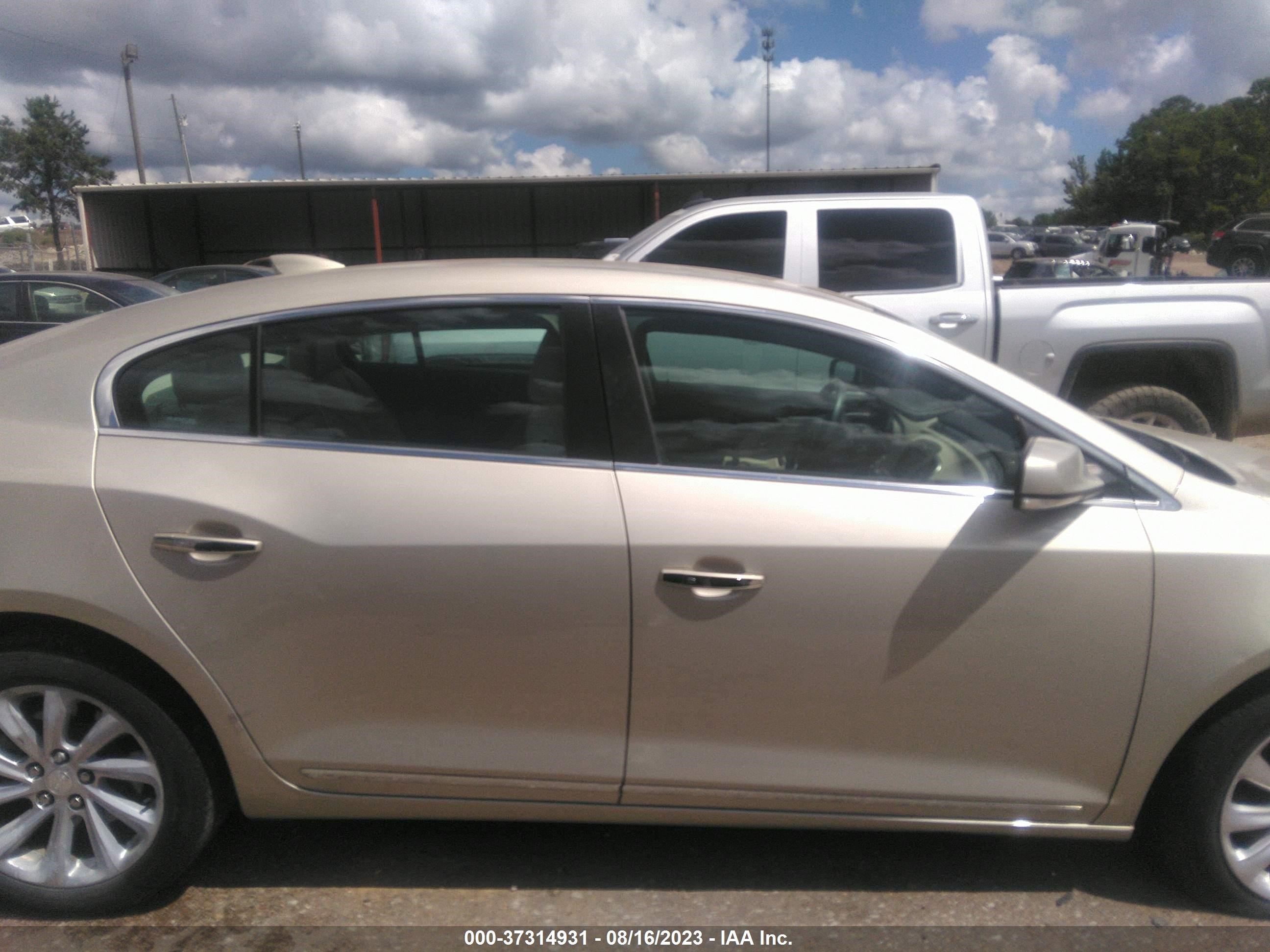 Photo 12 VIN: 1G4GB5G33GF155201 - BUICK LACROSSE 