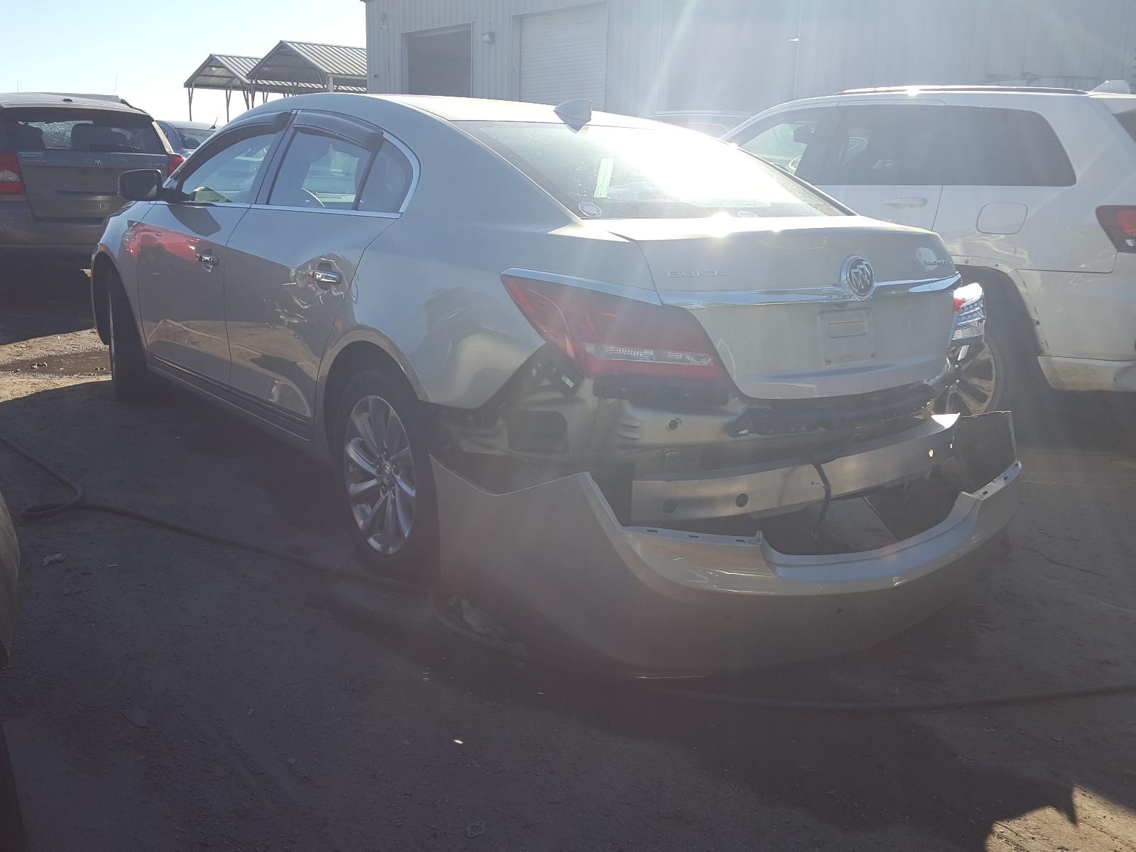 Photo 2 VIN: 1G4GB5G33GF202582 - BUICK LACROSSE 