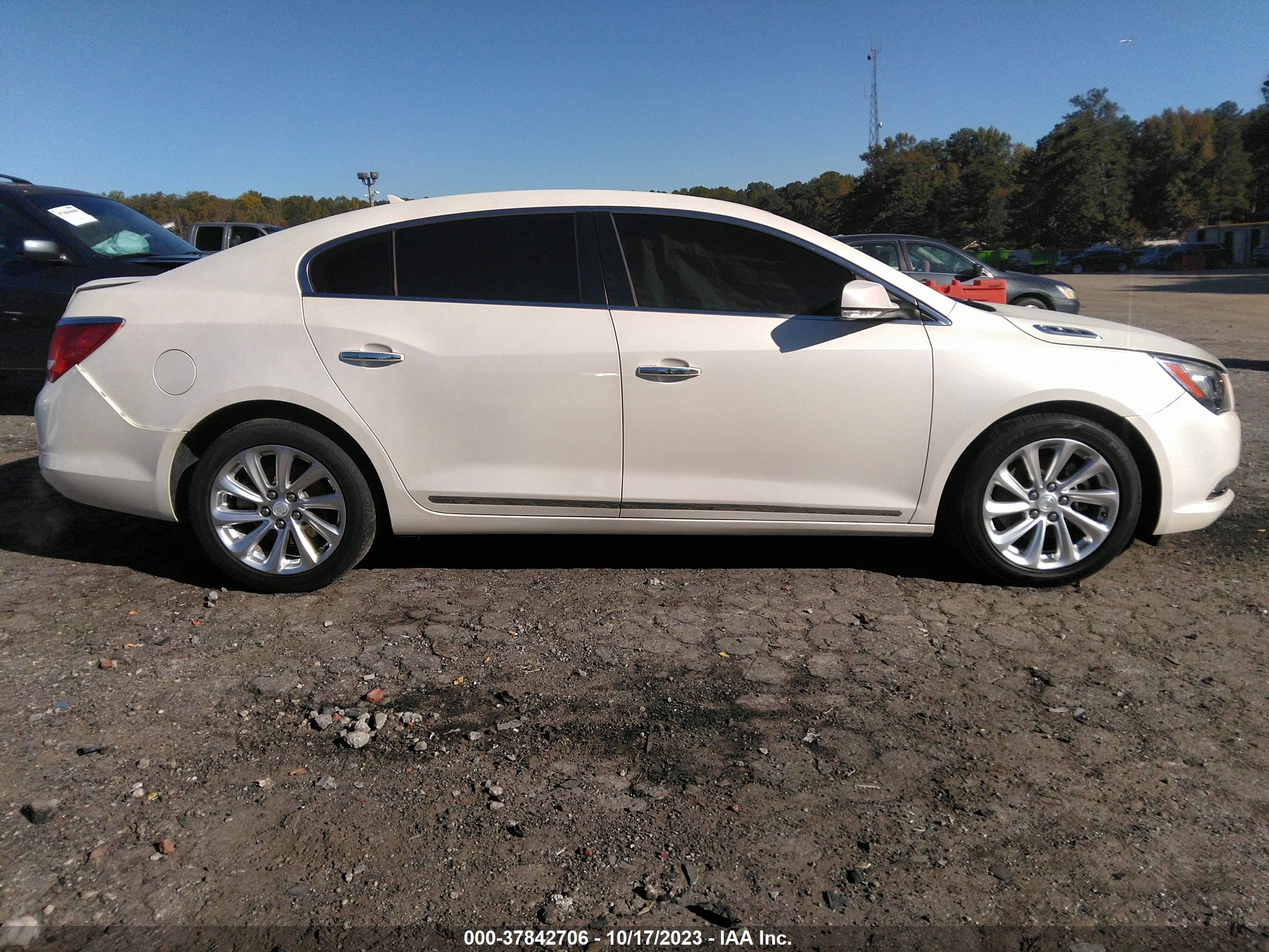 Photo 12 VIN: 1G4GB5G34EF105596 - BUICK LACROSSE 