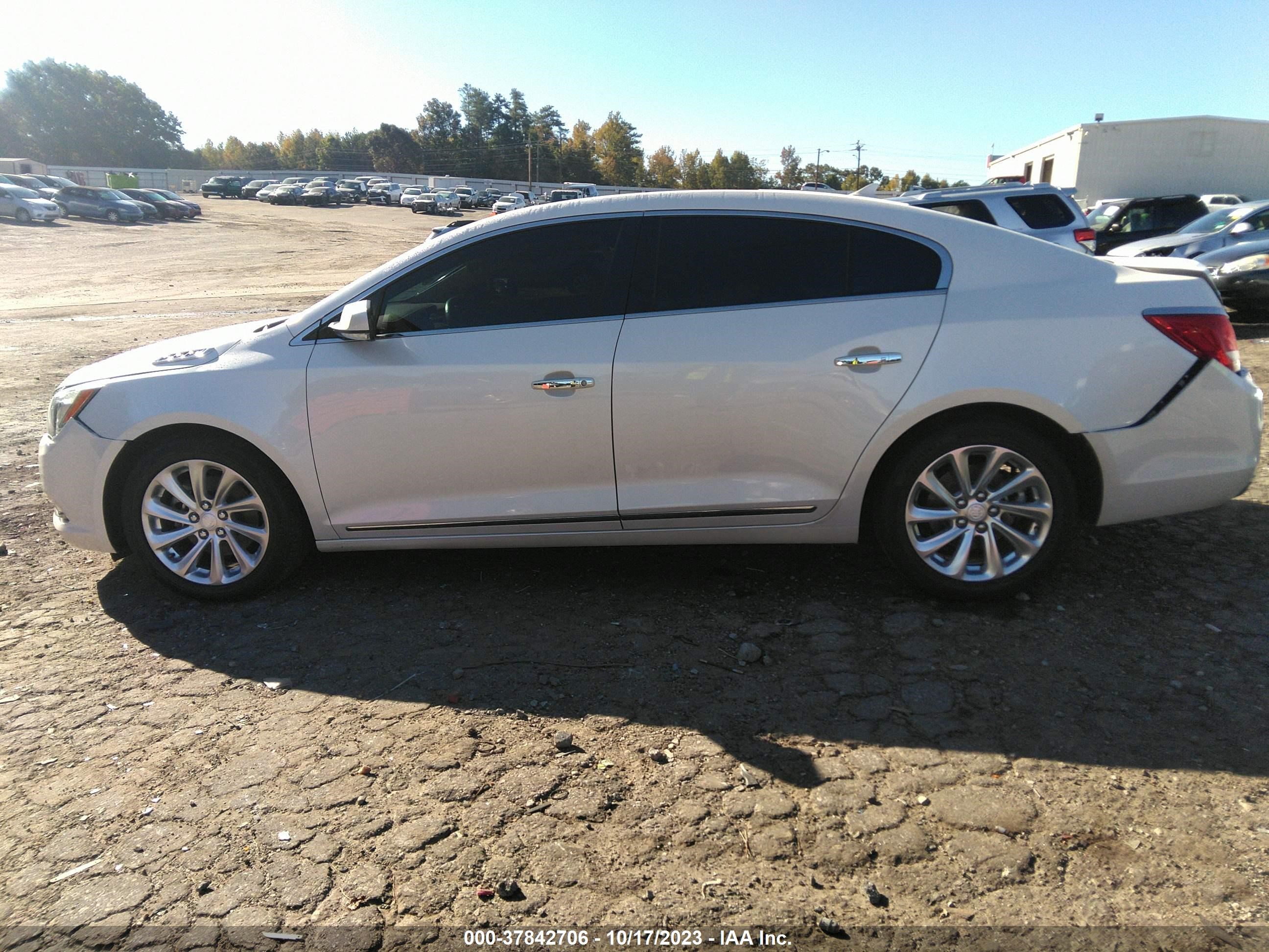 Photo 13 VIN: 1G4GB5G34EF105596 - BUICK LACROSSE 