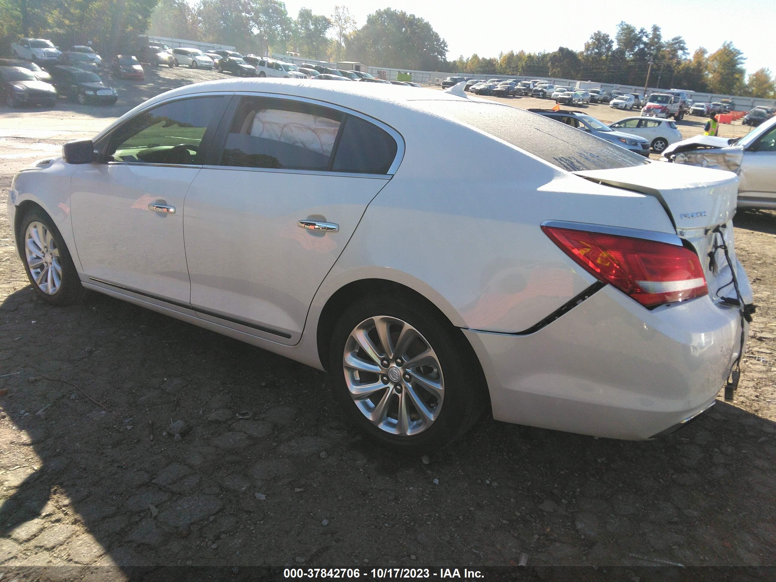 Photo 2 VIN: 1G4GB5G34EF105596 - BUICK LACROSSE 