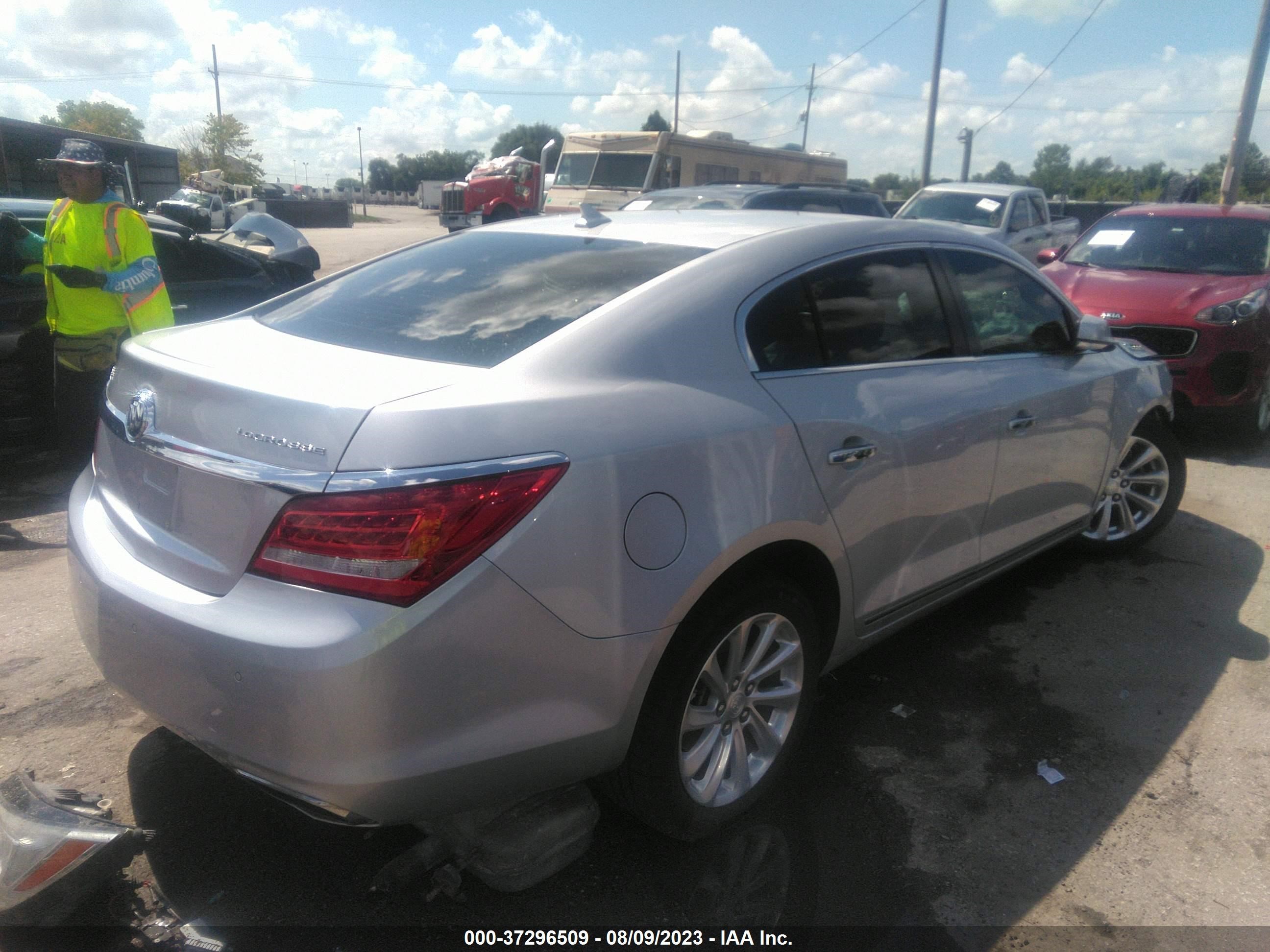 Photo 3 VIN: 1G4GB5G35EF251201 - BUICK LACROSSE 