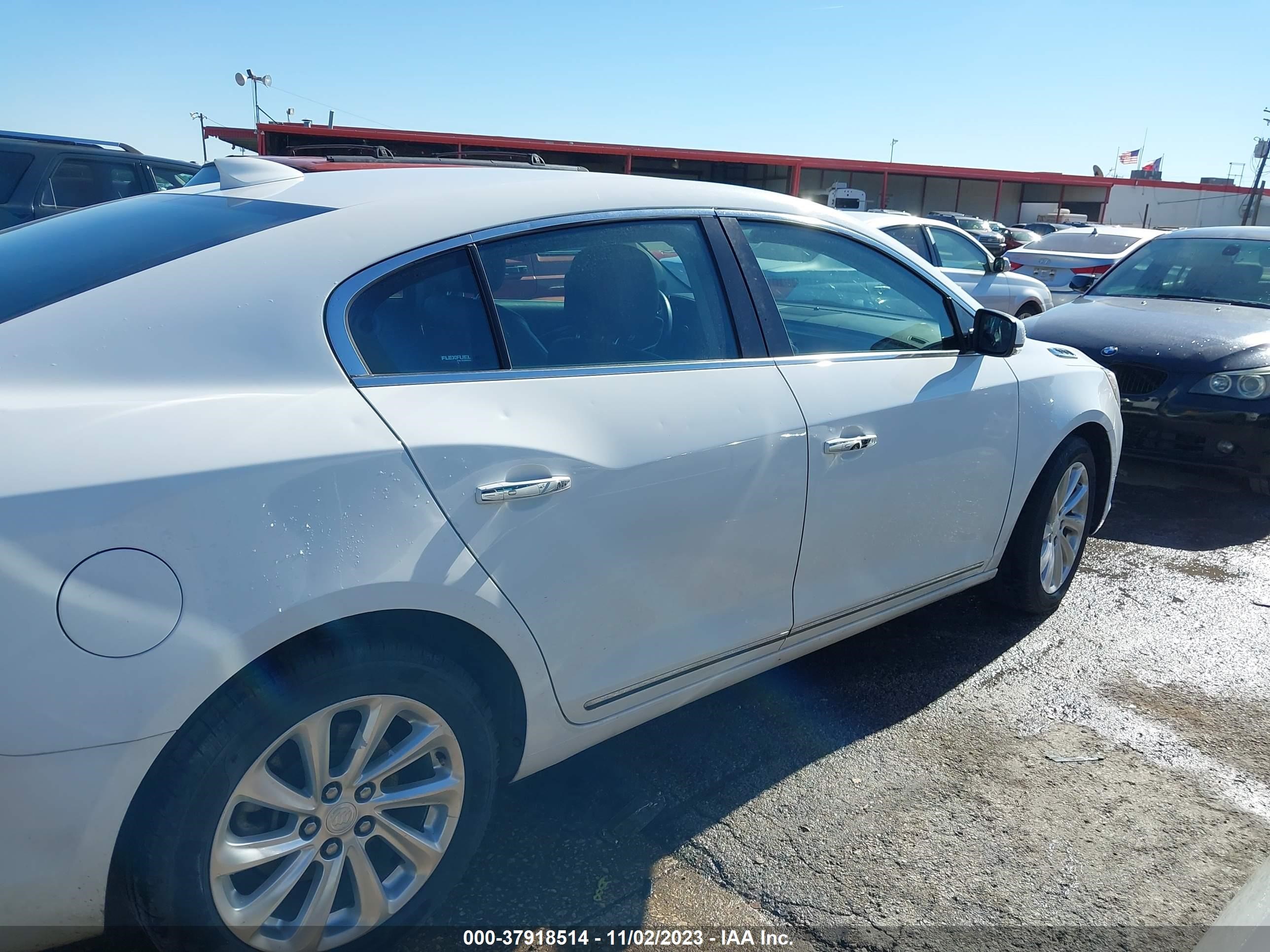 Photo 11 VIN: 1G4GB5G38GF169319 - BUICK LACROSSE 