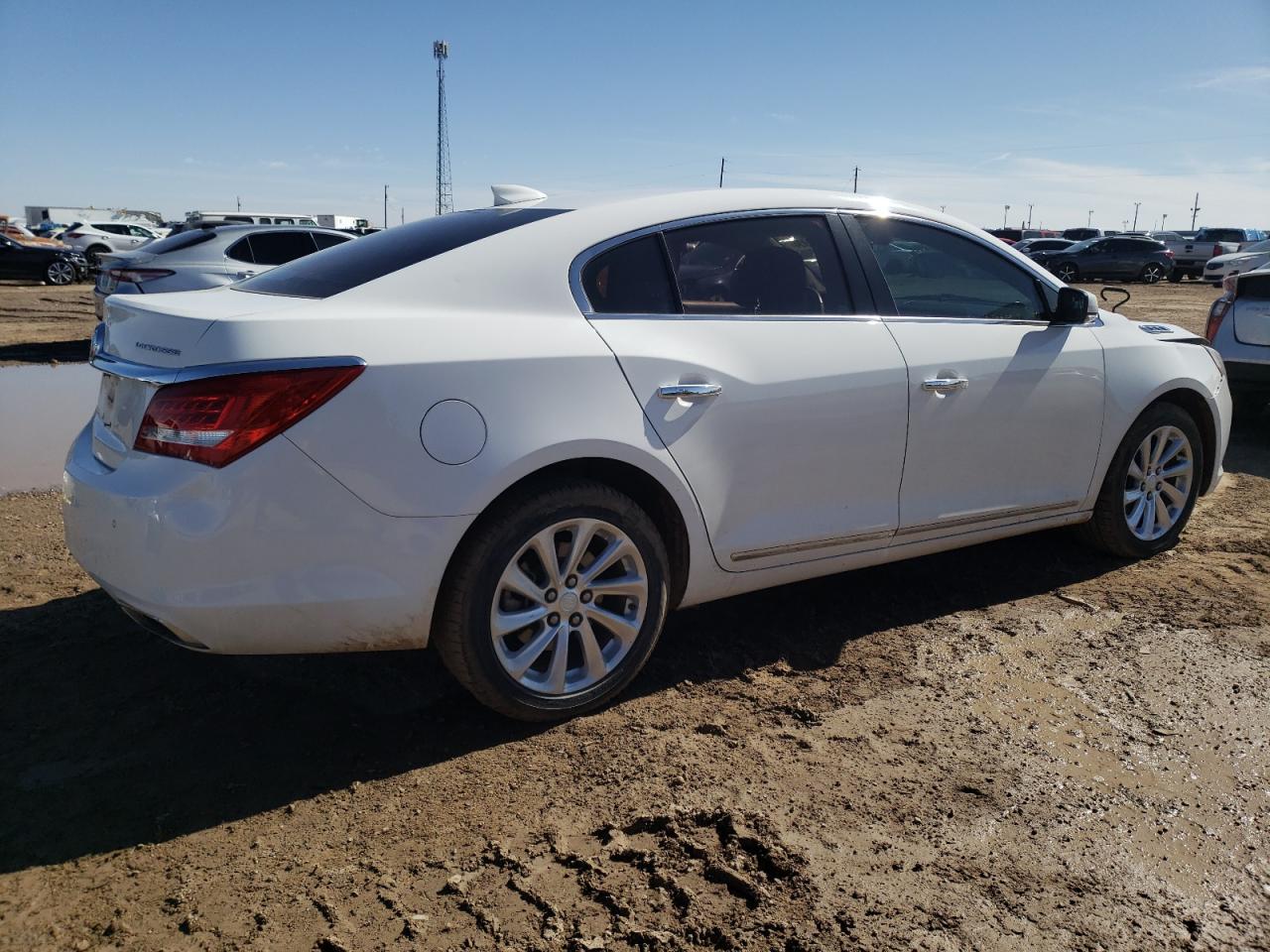 Photo 2 VIN: 1G4GB5G39GF110666 - BUICK LACROSSE 