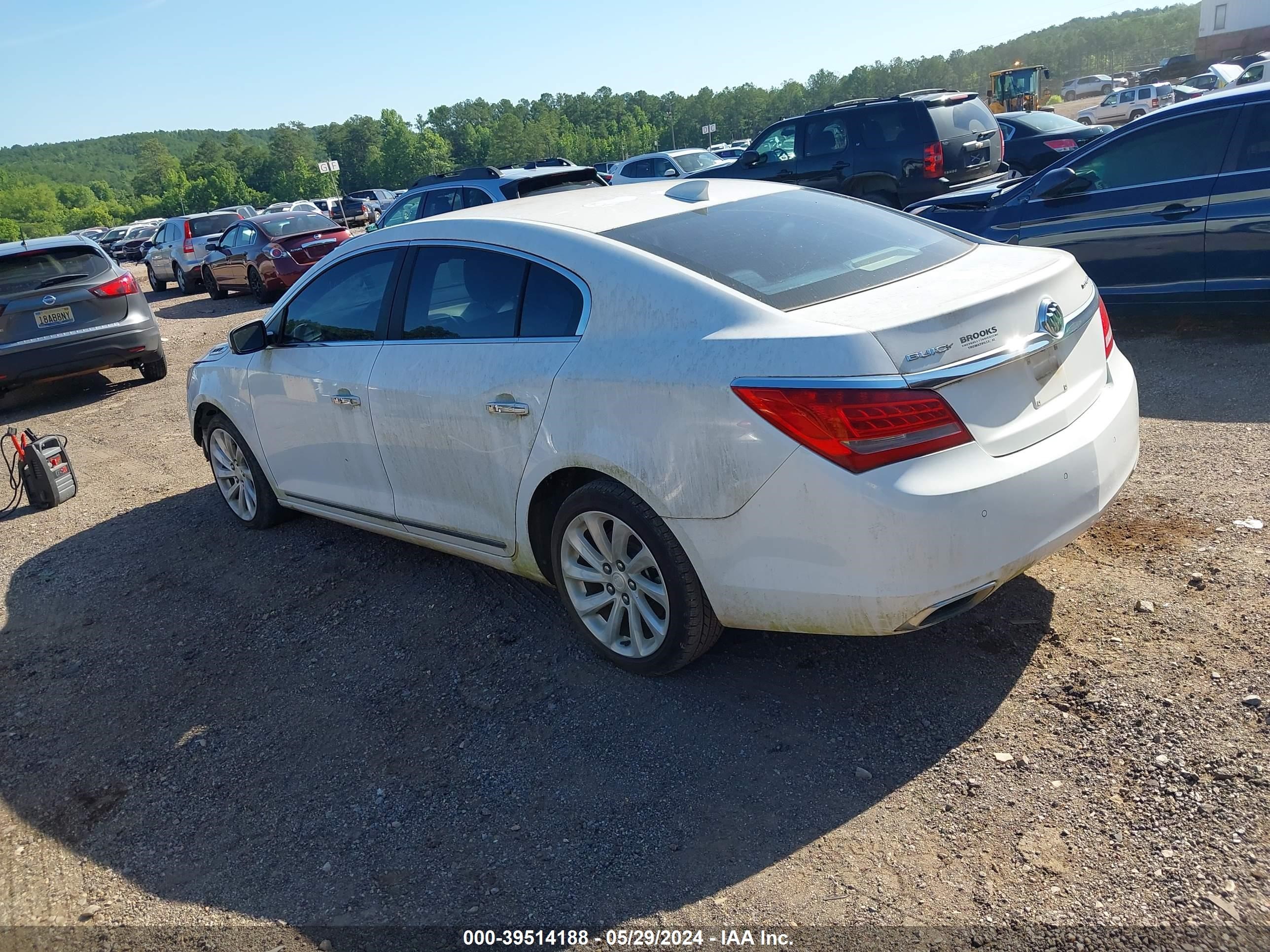 Photo 2 VIN: 1G4GB5G3XFF177291 - BUICK LACROSSE 