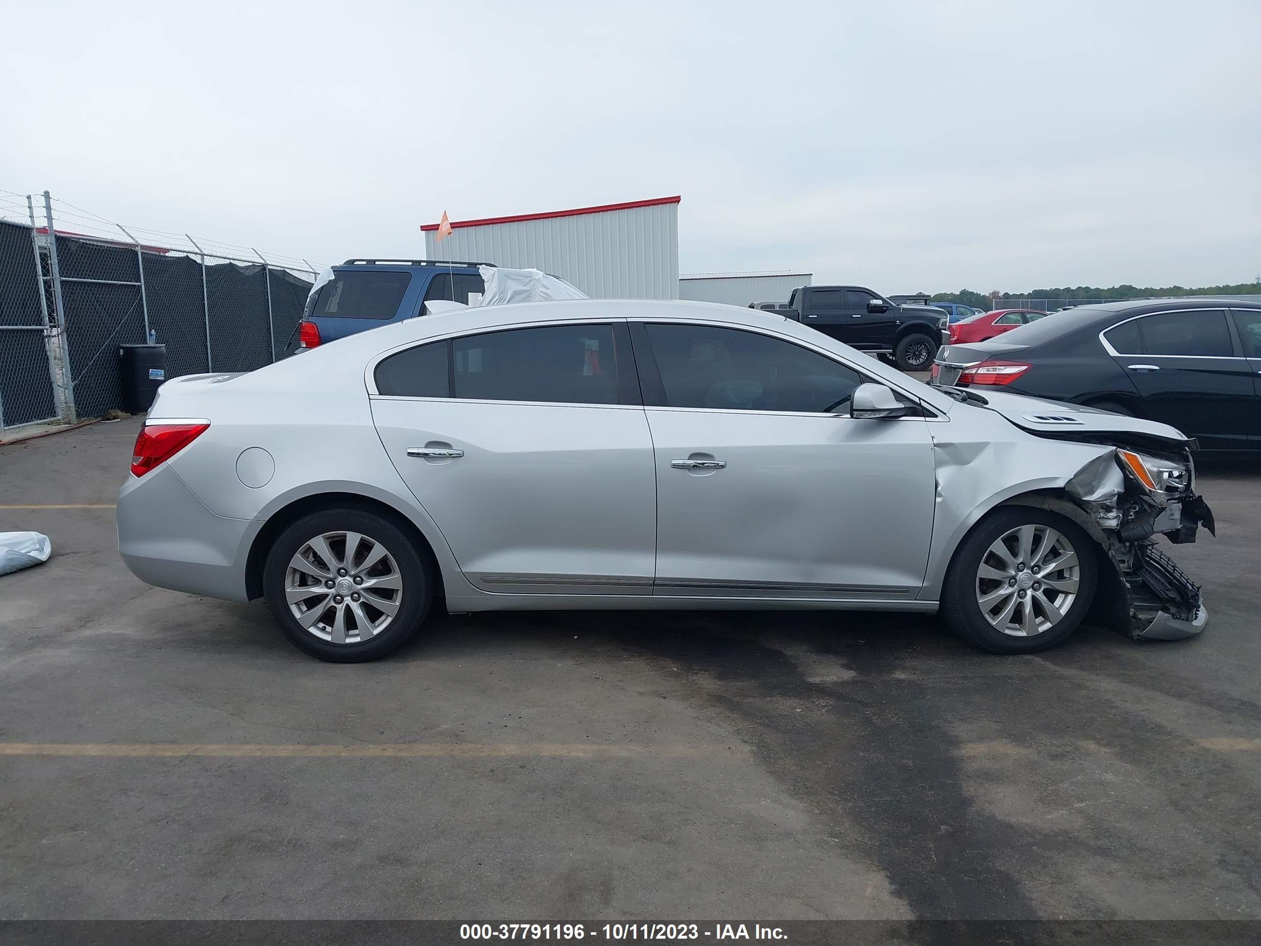 Photo 11 VIN: 1G4GB5GR0FF268641 - BUICK LACROSSE 