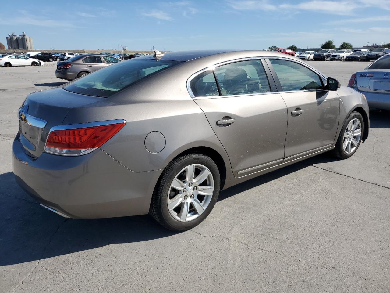 Photo 2 VIN: 1G4GC5E34CF290522 - BUICK LACROSSE 