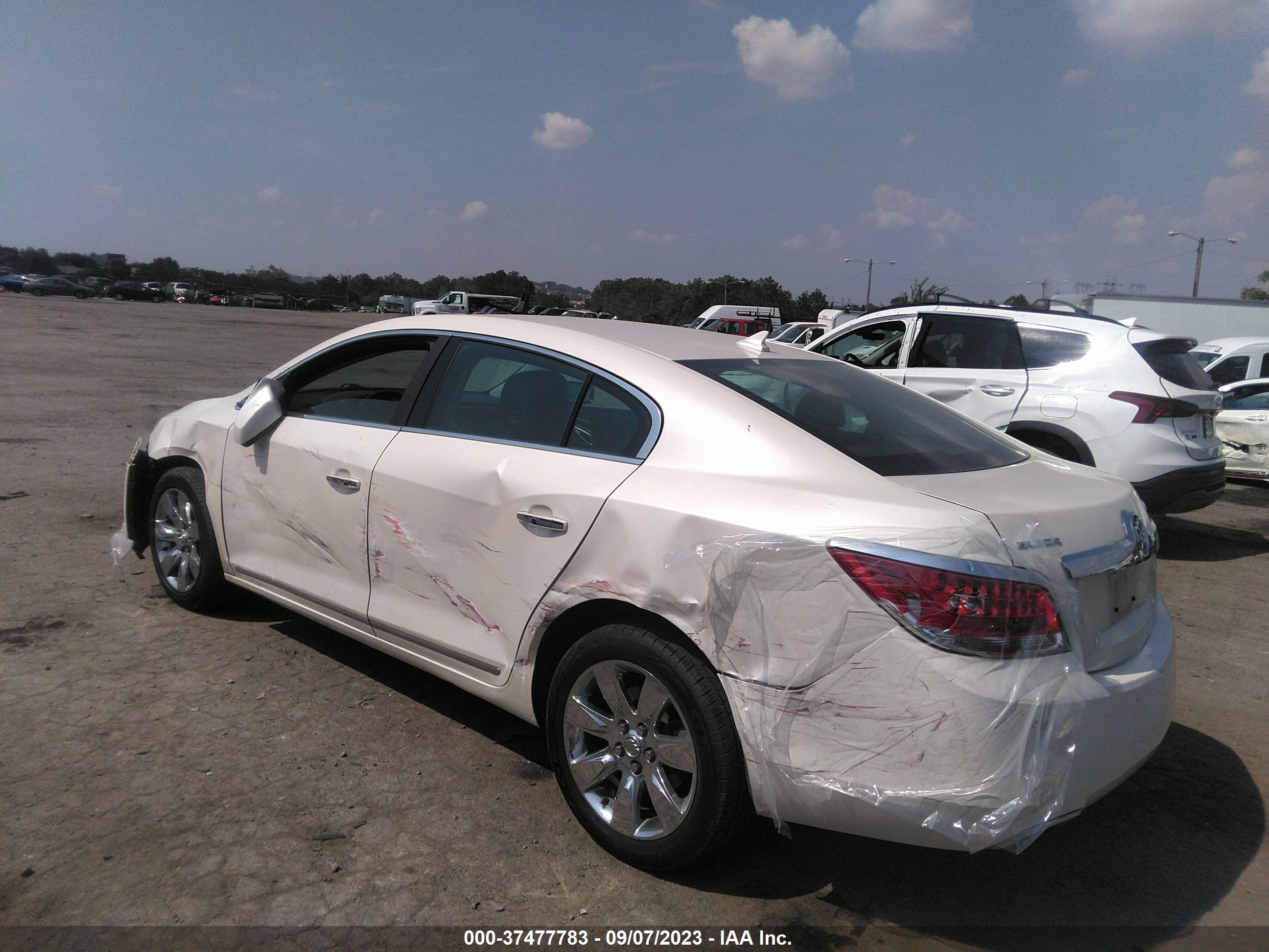 Photo 2 VIN: 1G4GC5E34DF159527 - BUICK LACROSSE 