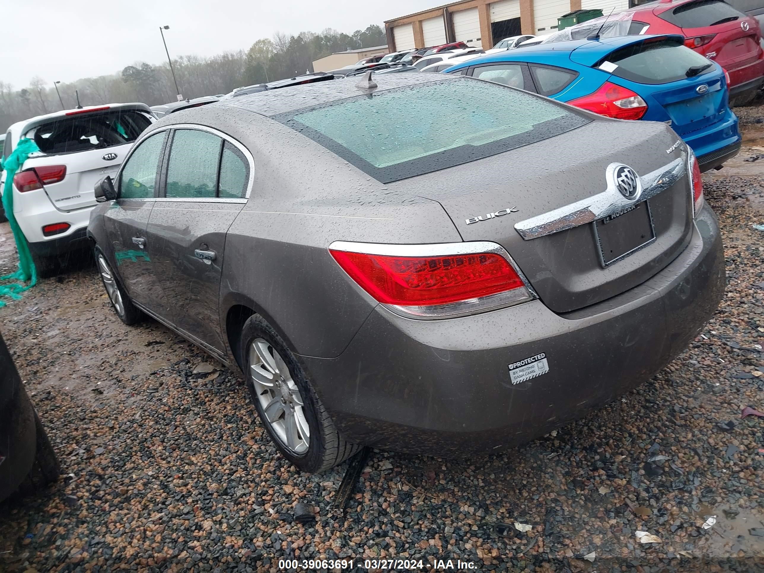 Photo 2 VIN: 1G4GC5ED0BF164603 - BUICK LACROSSE 