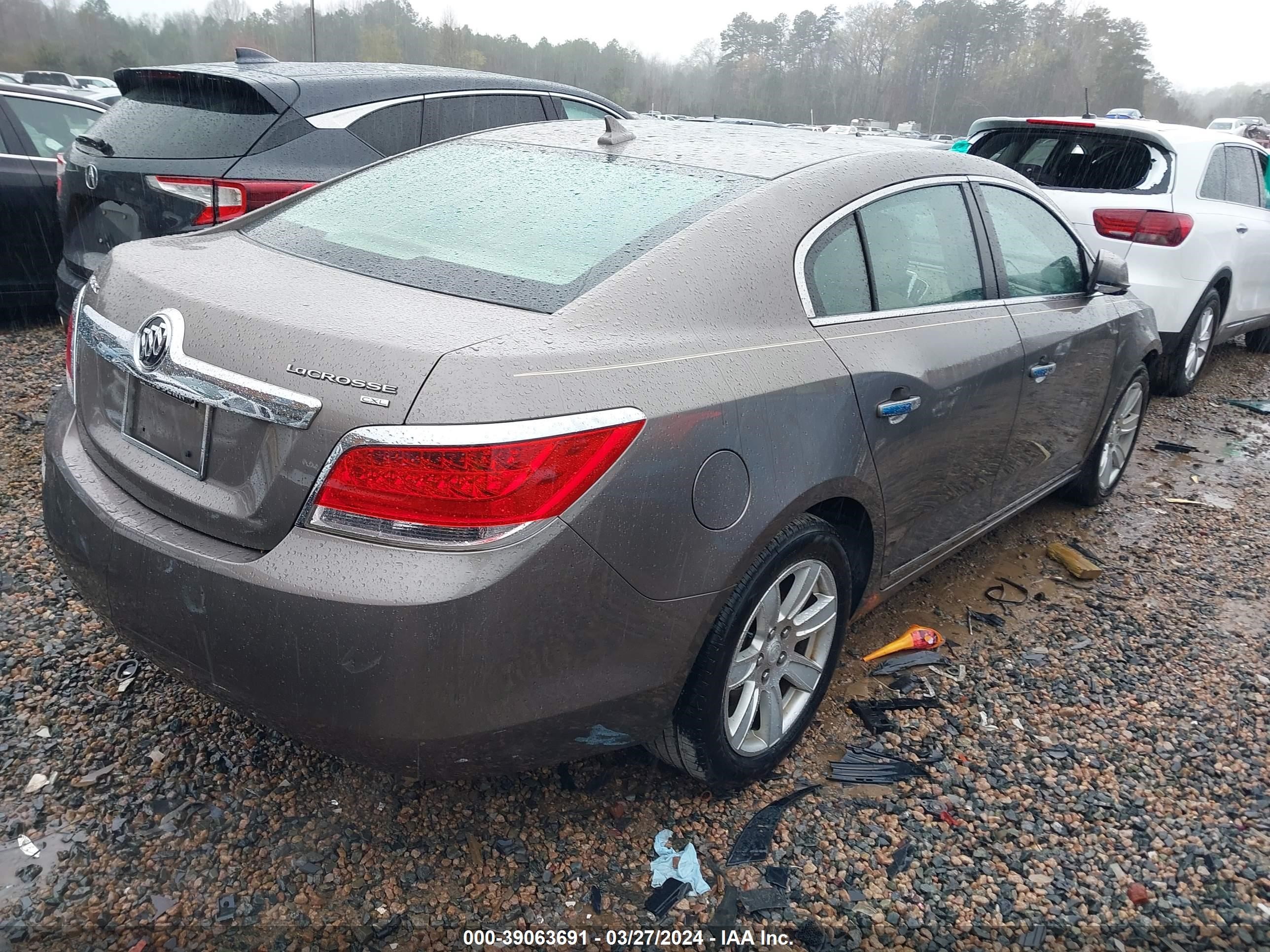 Photo 3 VIN: 1G4GC5ED0BF164603 - BUICK LACROSSE 