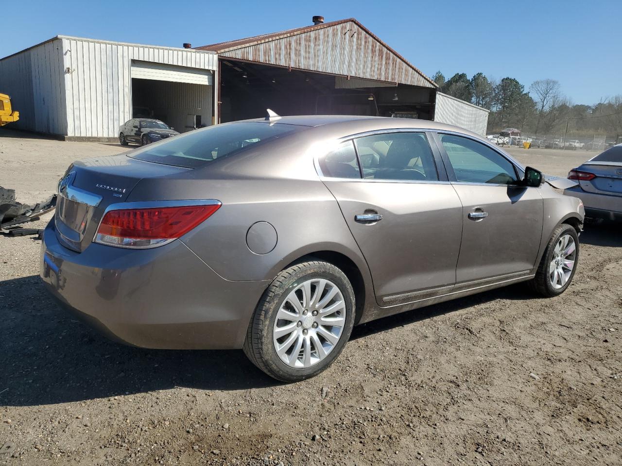 Photo 2 VIN: 1G4GC5ED1BF101395 - BUICK LACROSSE 