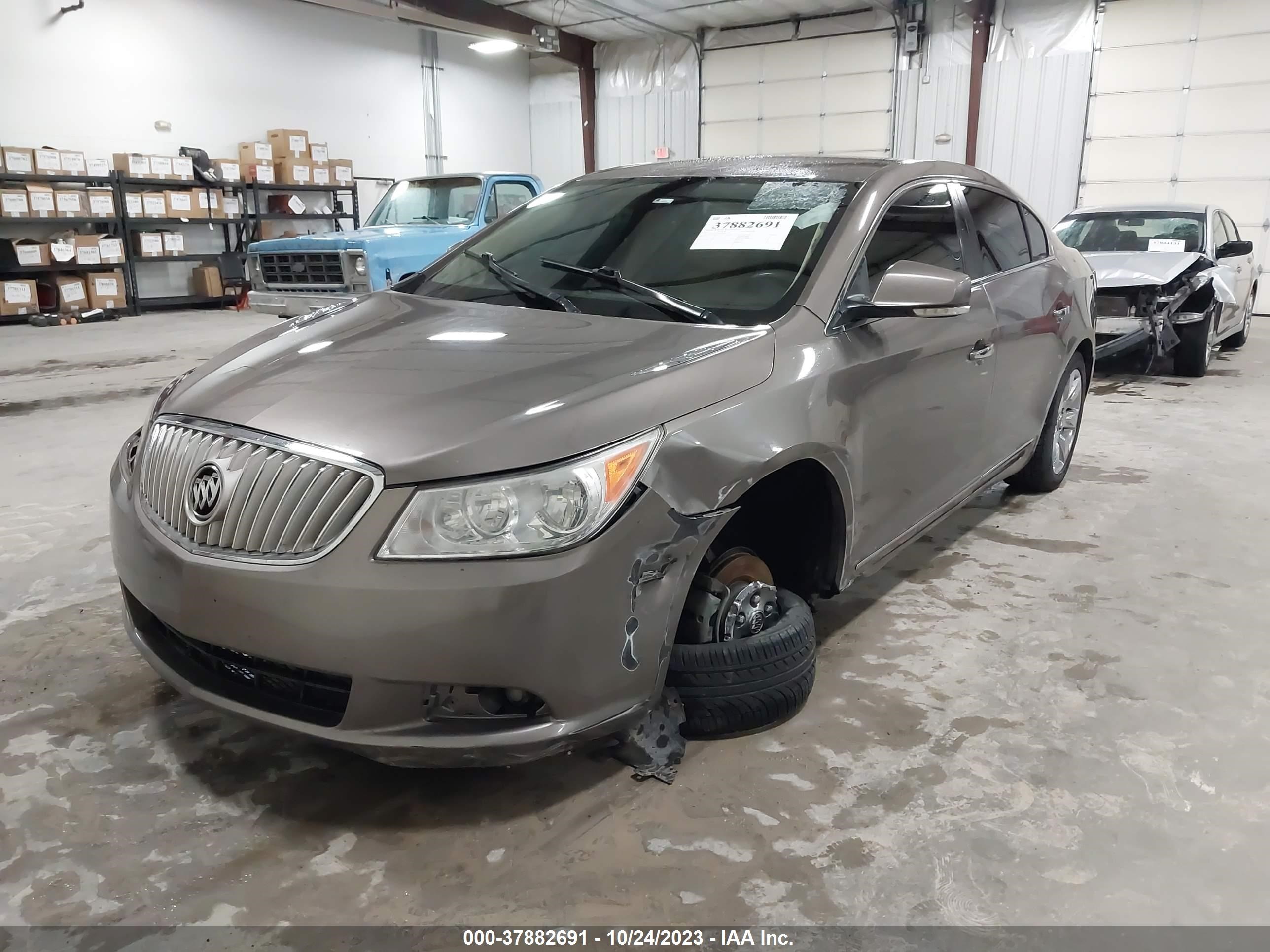 Photo 1 VIN: 1G4GC5ED4BF204634 - BUICK LACROSSE 