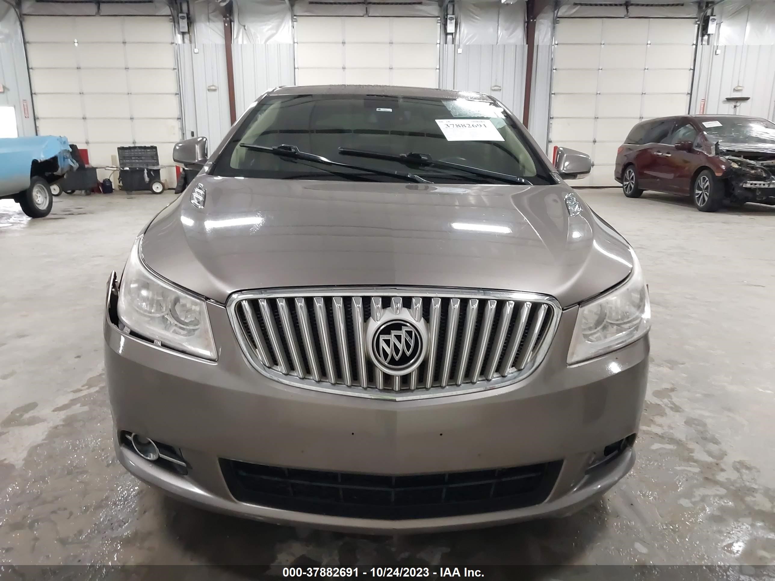 Photo 11 VIN: 1G4GC5ED4BF204634 - BUICK LACROSSE 