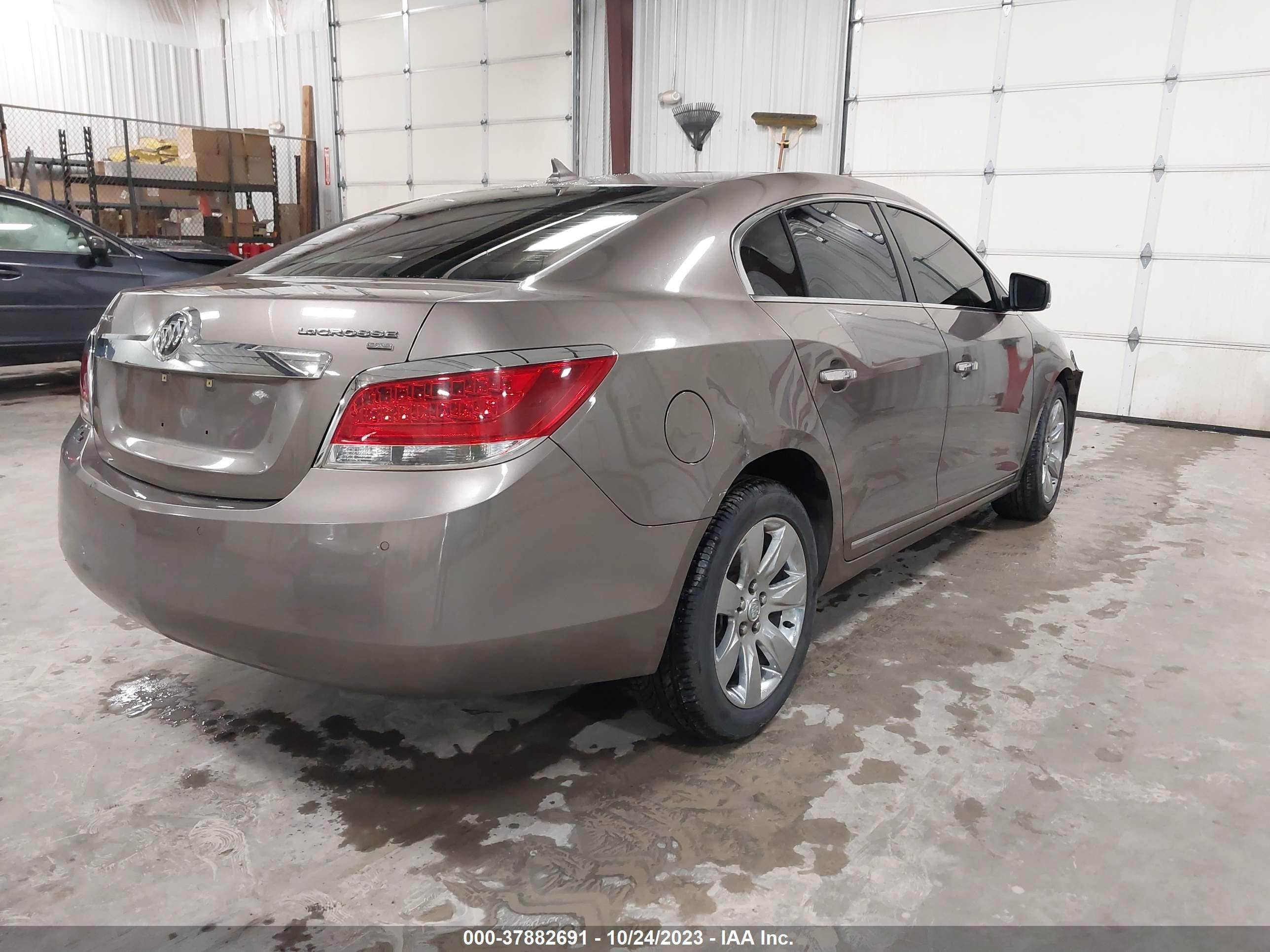 Photo 3 VIN: 1G4GC5ED4BF204634 - BUICK LACROSSE 