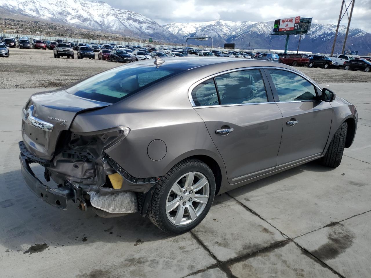 Photo 2 VIN: 1G4GC5ED5BF124775 - BUICK LACROSSE 