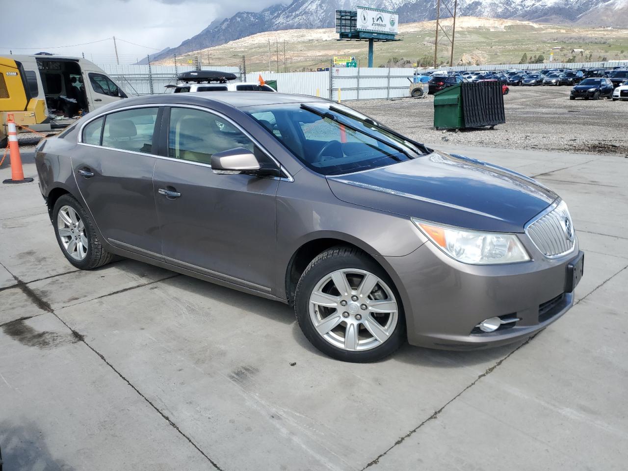 Photo 3 VIN: 1G4GC5ED5BF124775 - BUICK LACROSSE 