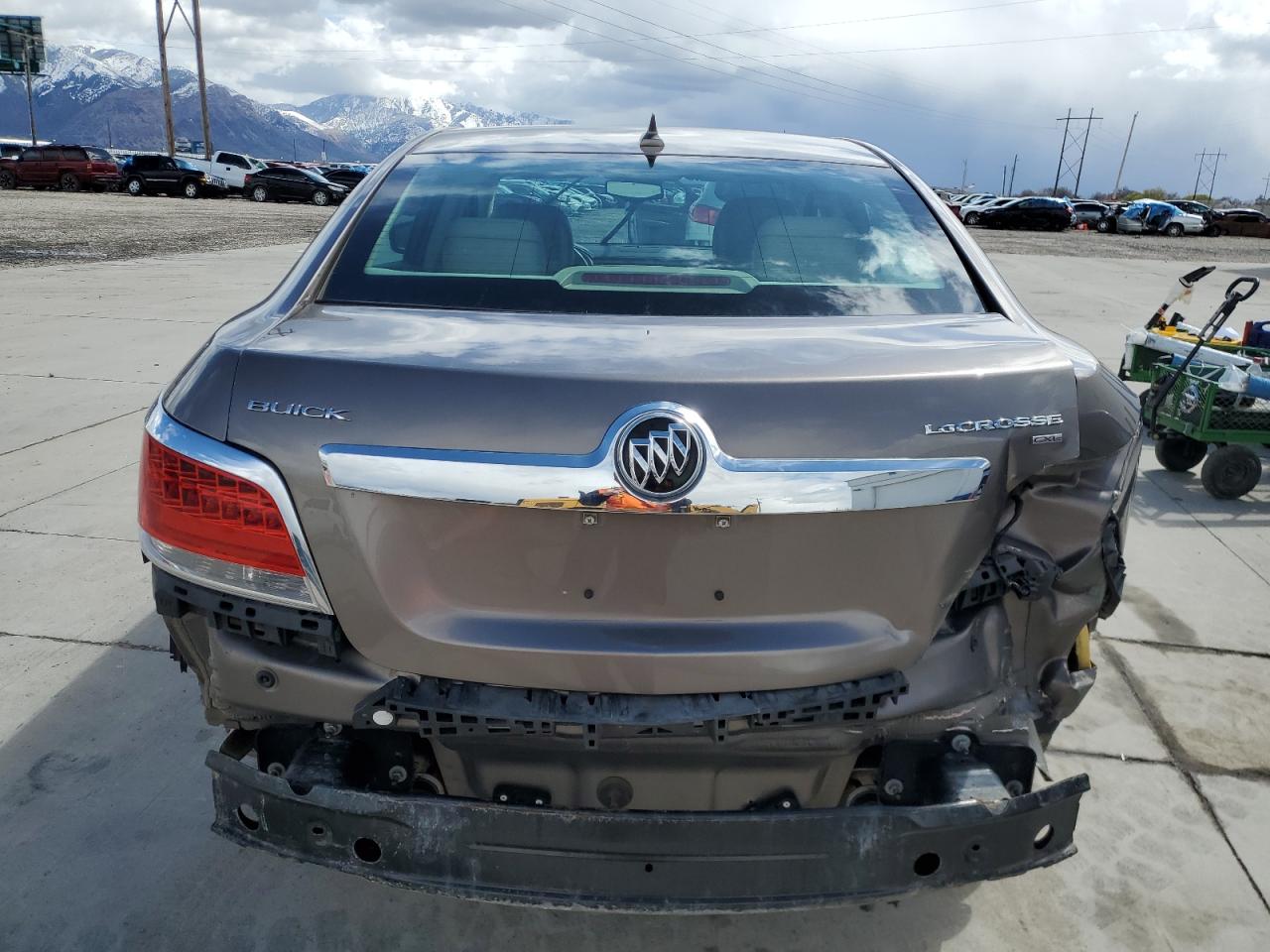 Photo 5 VIN: 1G4GC5ED5BF124775 - BUICK LACROSSE 