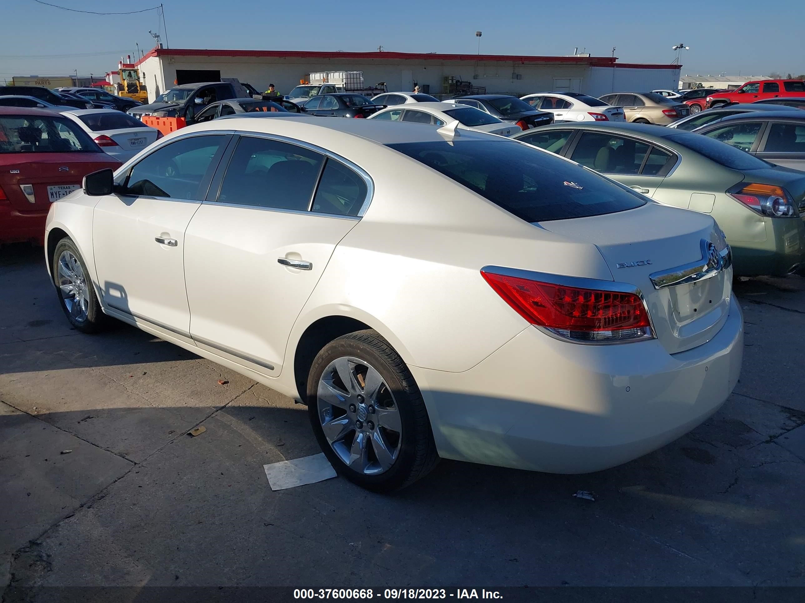 Photo 2 VIN: 1G4GC5EG2AF272021 - BUICK LACROSSE 