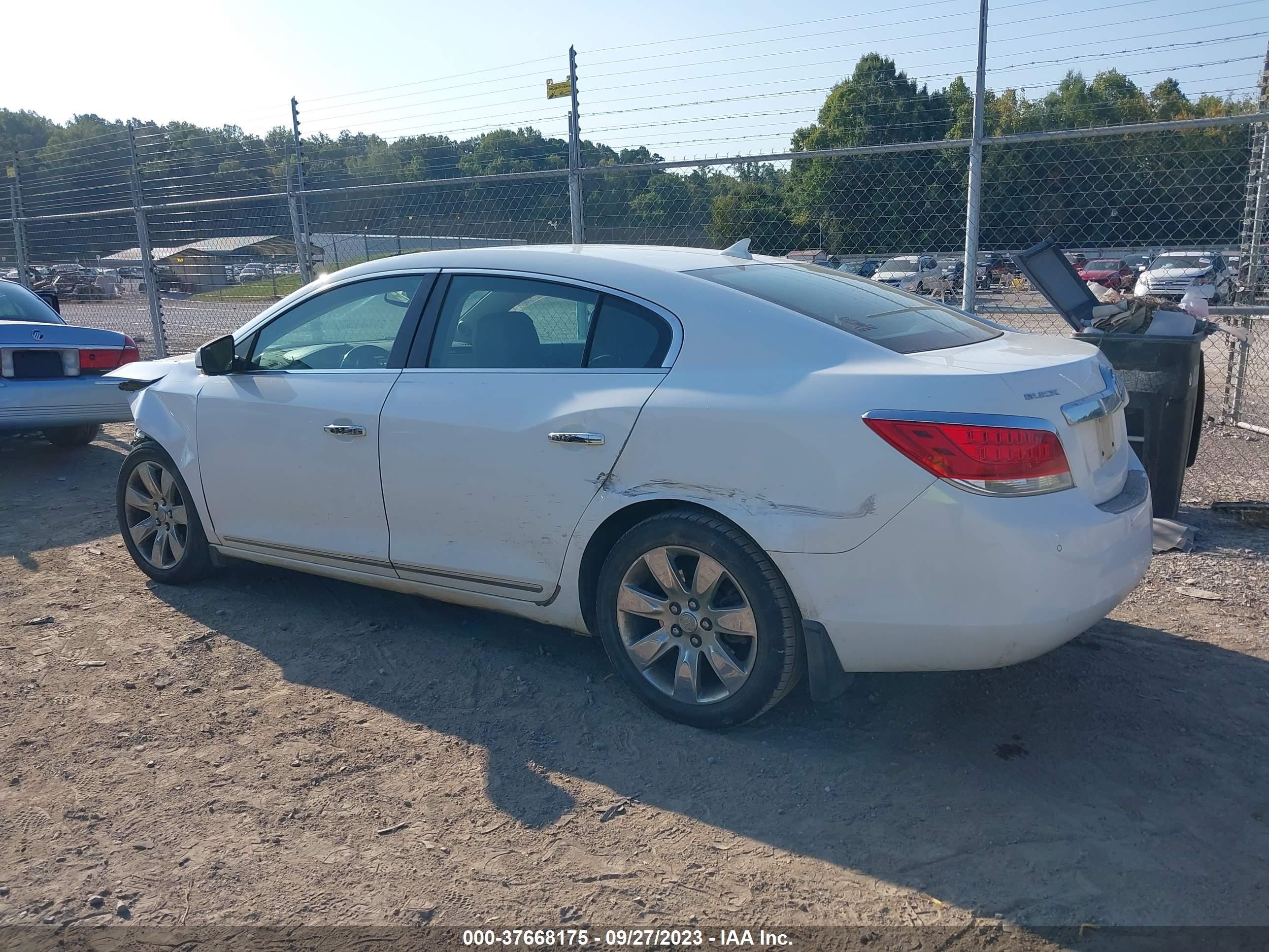 Photo 2 VIN: 1G4GC5EG8AF194117 - BUICK LACROSSE 