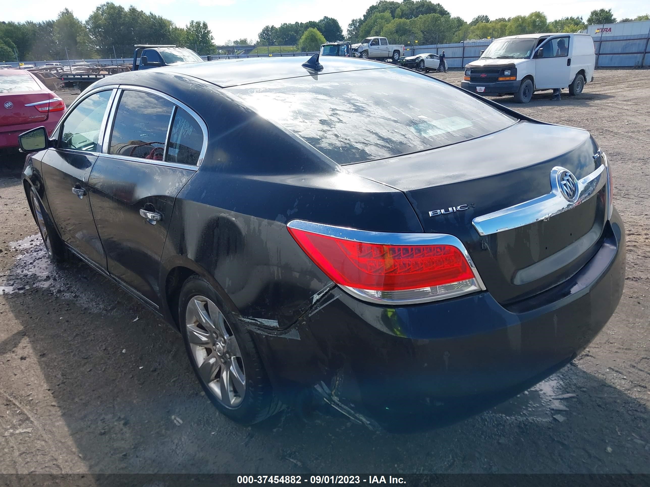 Photo 2 VIN: 1G4GC5EG8AF272685 - BUICK LACROSSE 