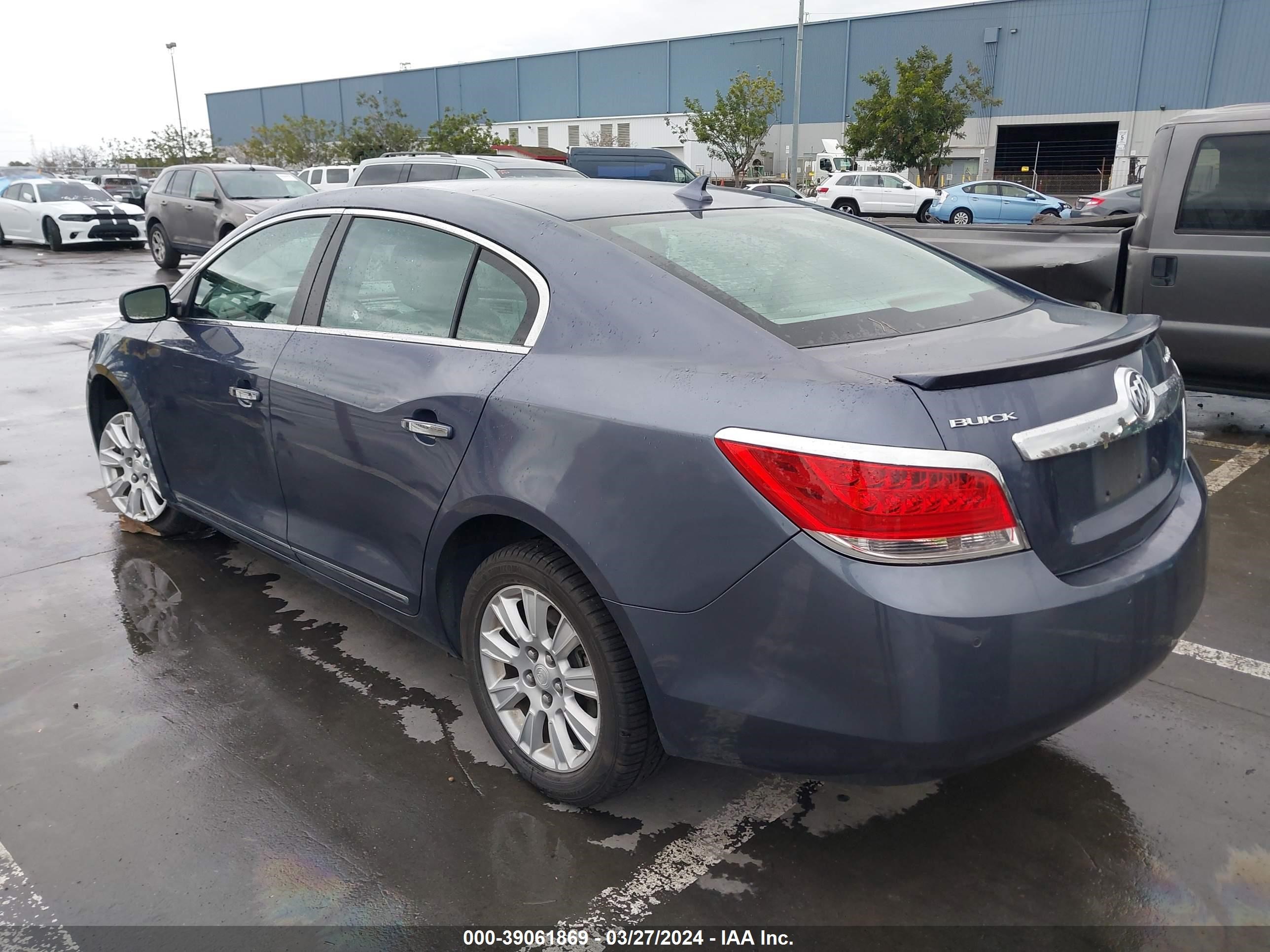 Photo 2 VIN: 1G4GC5ER7DF187536 - BUICK LACROSSE 