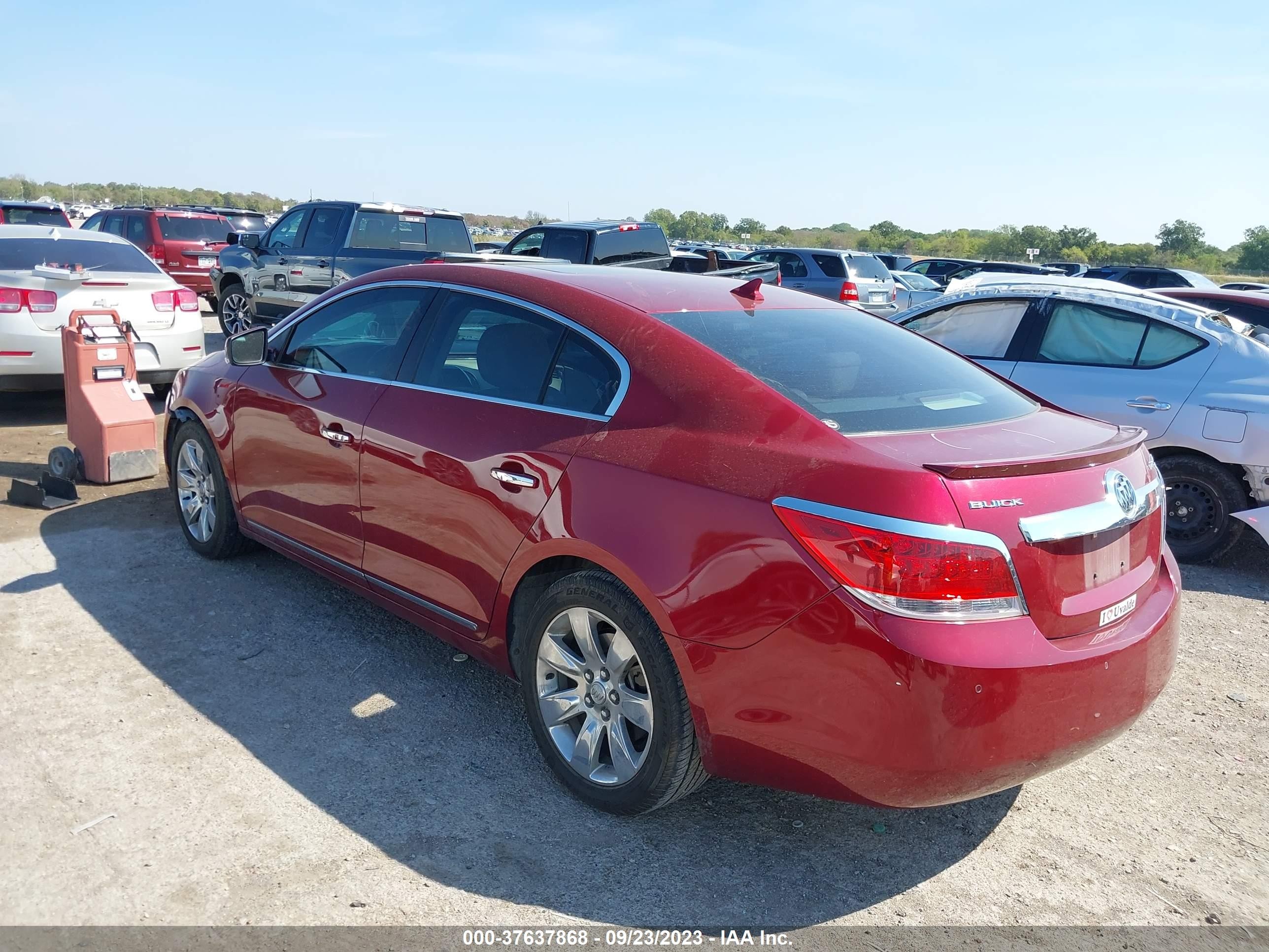 Photo 2 VIN: 1G4GC5GD0BF134756 - BUICK LACROSSE 