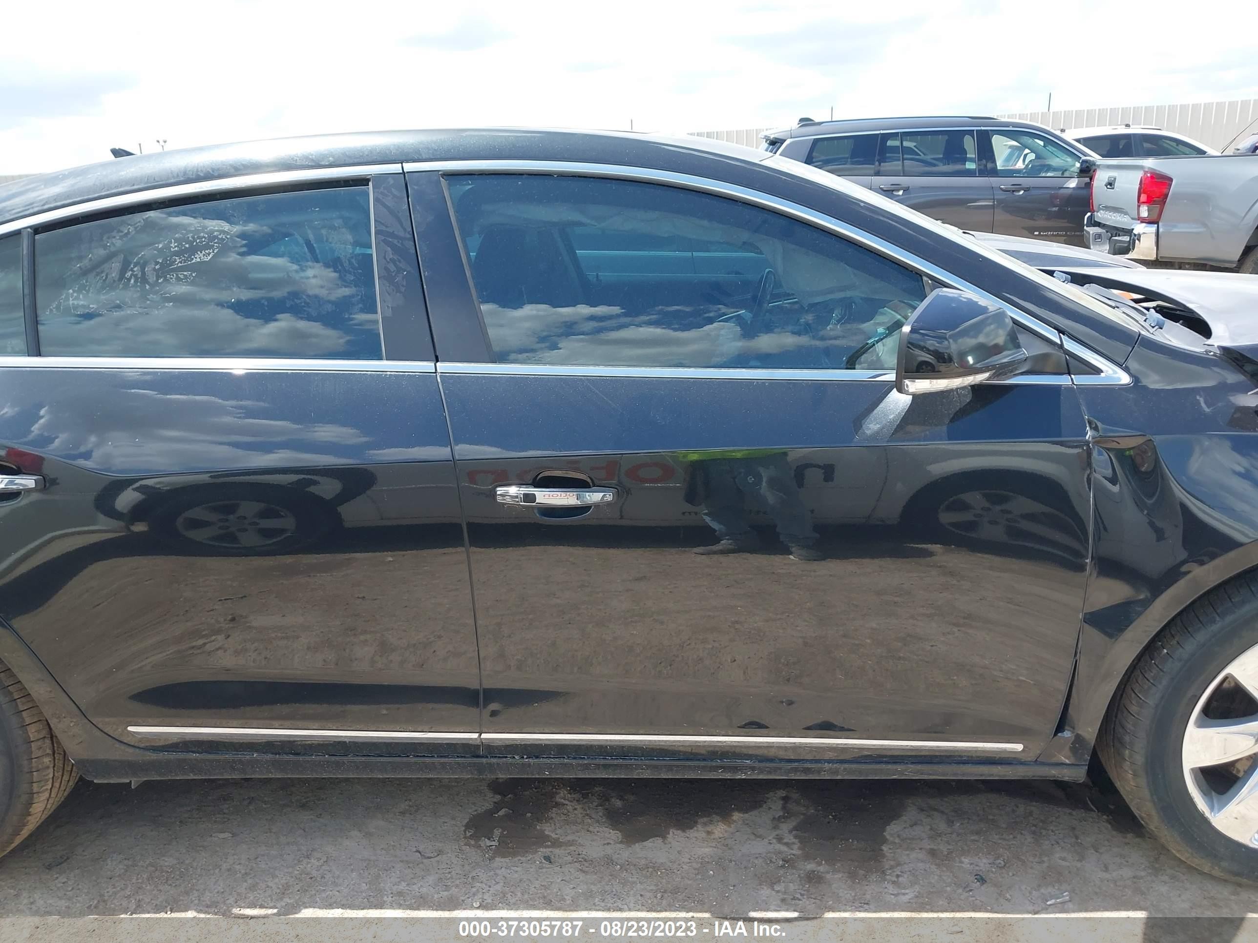 Photo 13 VIN: 1G4GC5GD7BF153997 - BUICK LACROSSE 