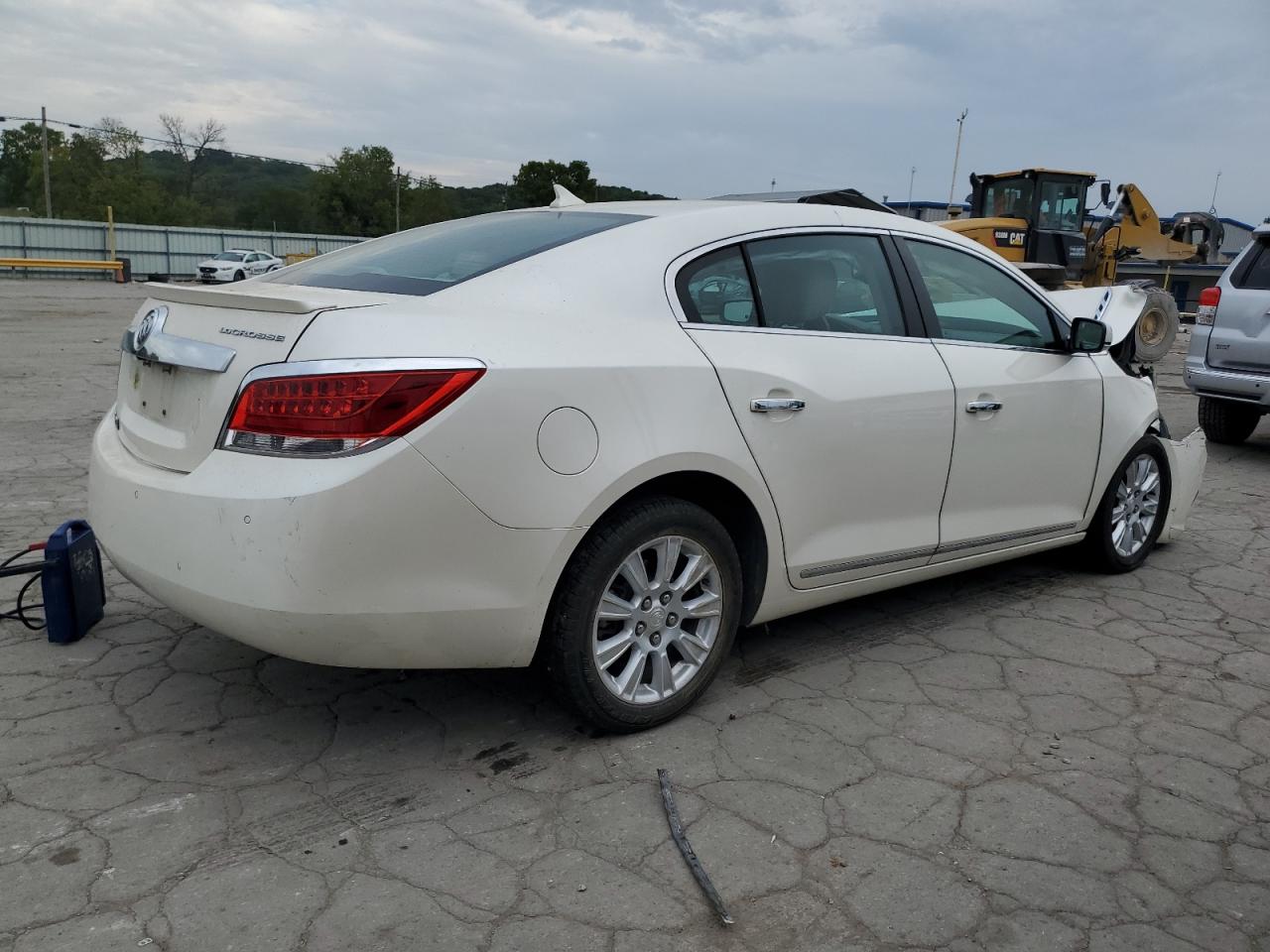 Photo 2 VIN: 1G4GC5GR7DF295488 - BUICK LACROSSE 