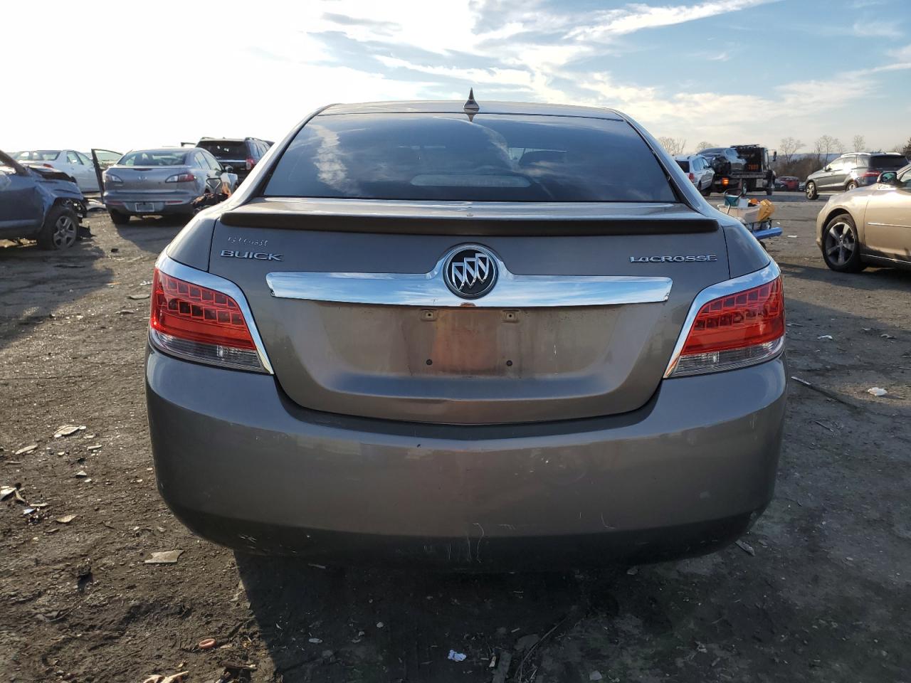 Photo 5 VIN: 1G4GC5GR8CF248114 - BUICK LACROSSE 