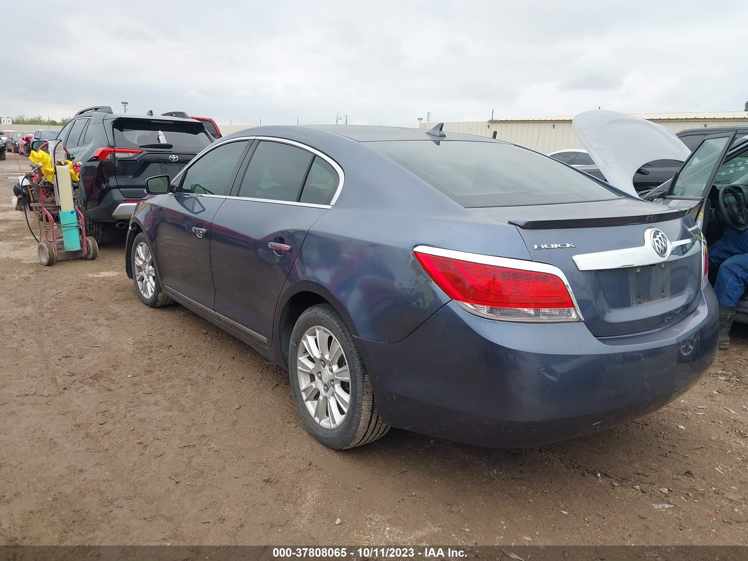 Photo 2 VIN: 1G4GC5GR8DF252455 - BUICK LACROSSE 