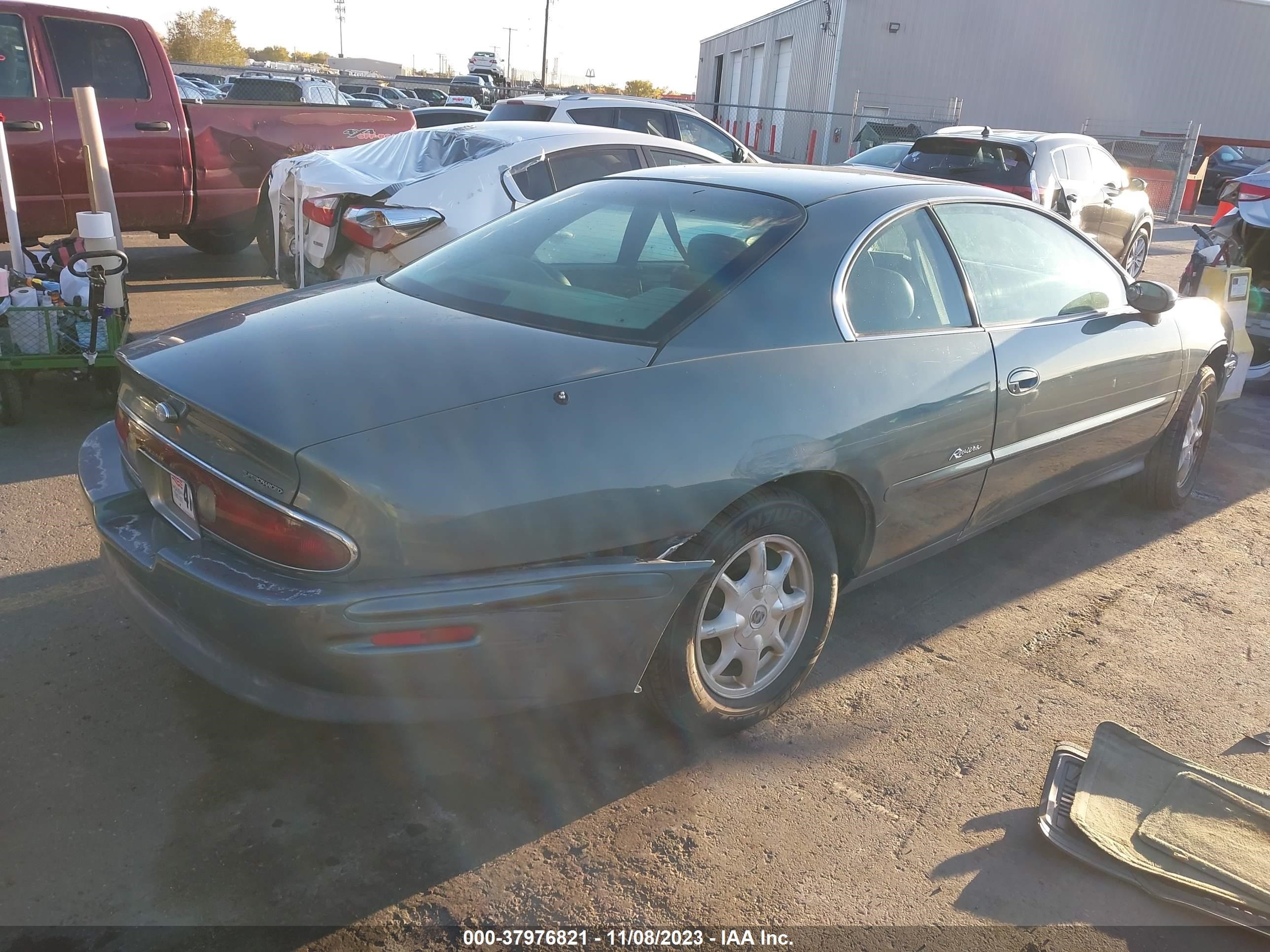 Photo 3 VIN: 1G4GD2211W4703205 - BUICK RIVIERA 