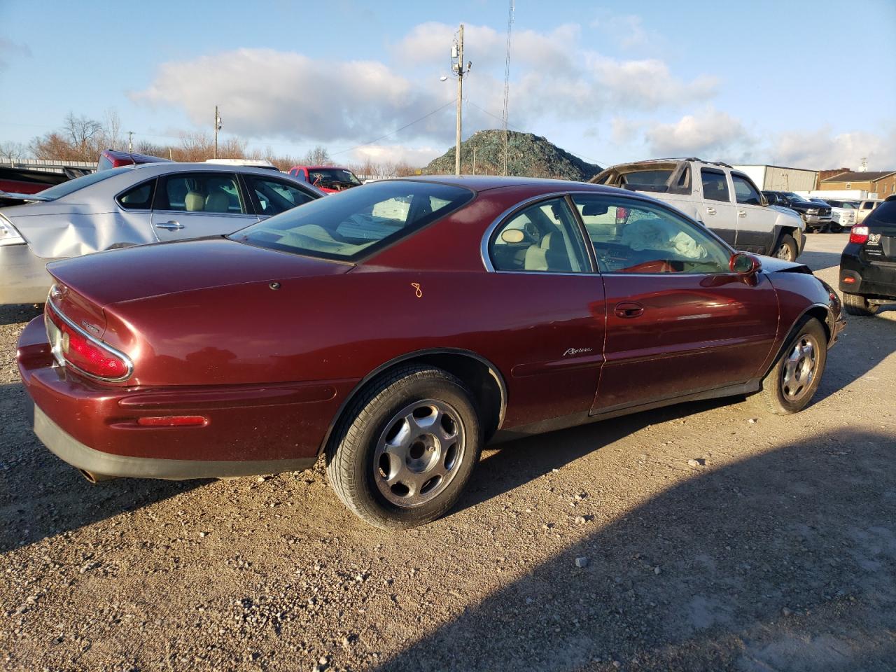 Photo 2 VIN: 1G4GD2212V4716155 - BUICK RIVIERA 