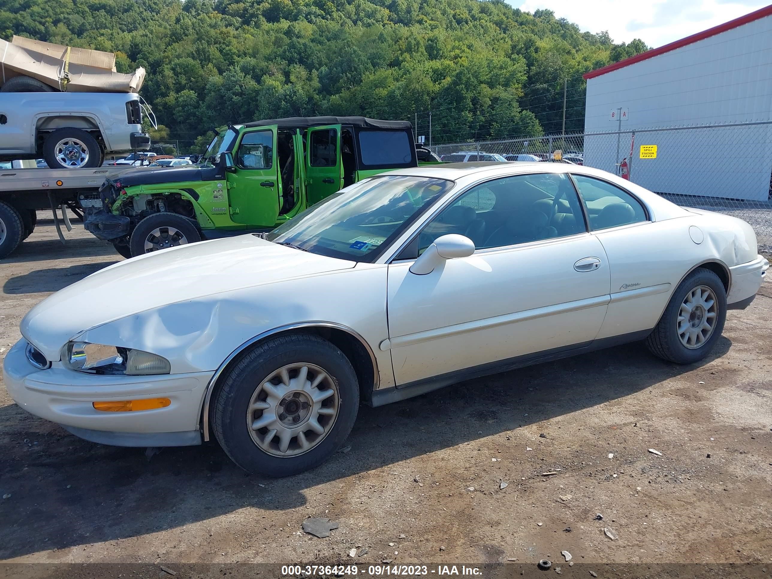 Photo 5 VIN: 1G4GD2212X4701108 - BUICK RIVIERA 