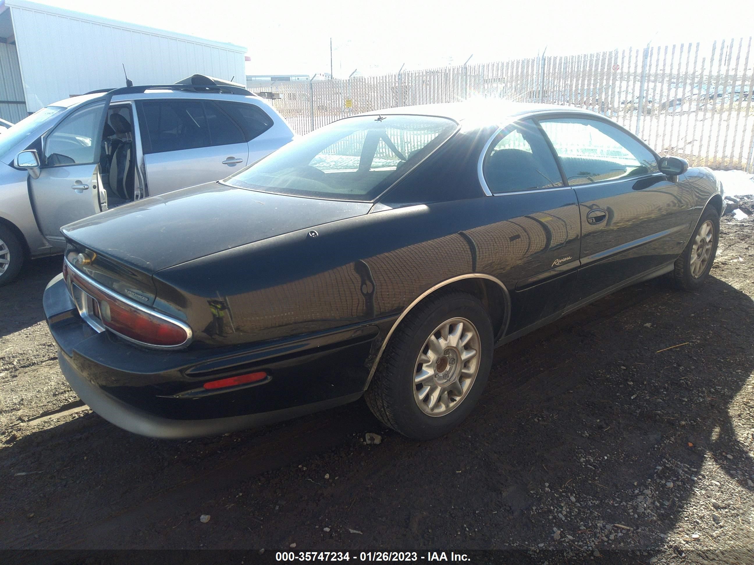 Photo 3 VIN: 1G4GD2216S4721953 - BUICK RIVIERA 