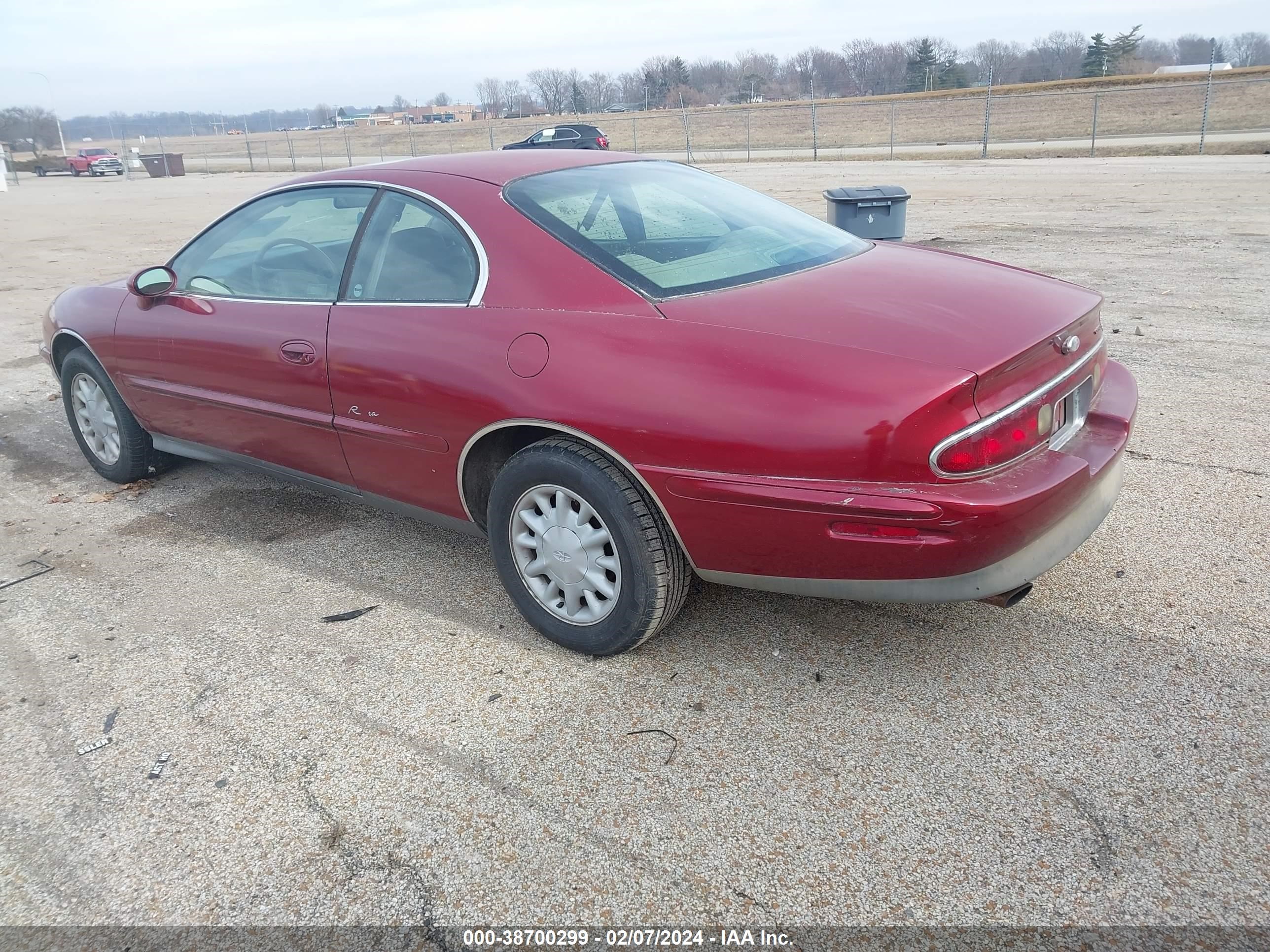 Photo 2 VIN: 1G4GD2217S4715224 - BUICK RIVIERA 