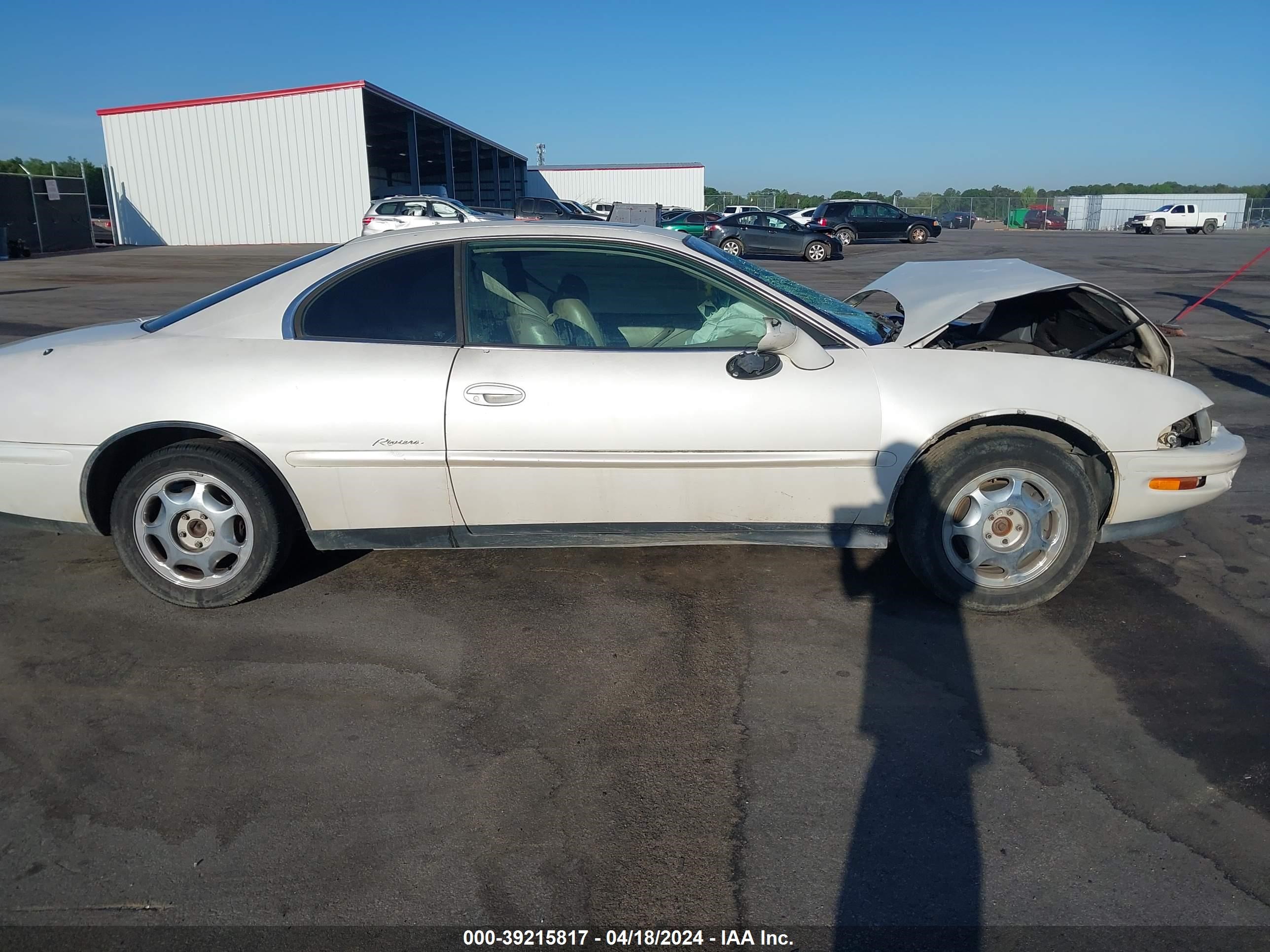 Photo 12 VIN: 1G4GD2218W4709714 - BUICK RIVIERA 