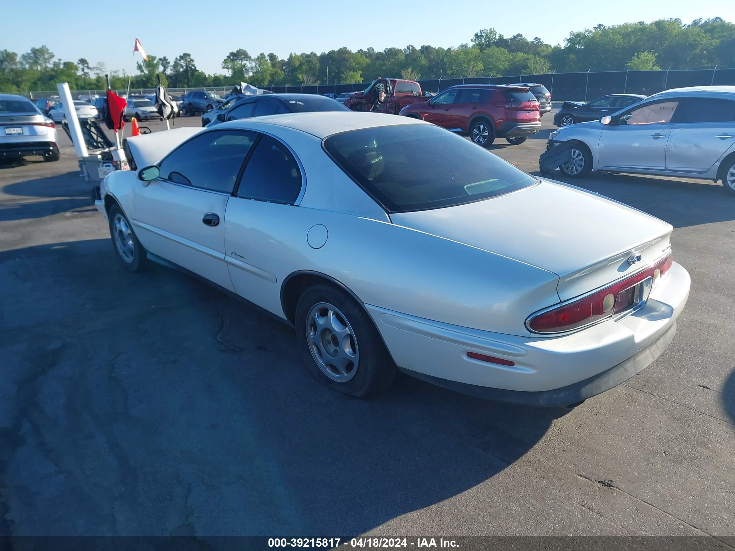 Photo 2 VIN: 1G4GD2218W4709714 - BUICK RIVIERA 