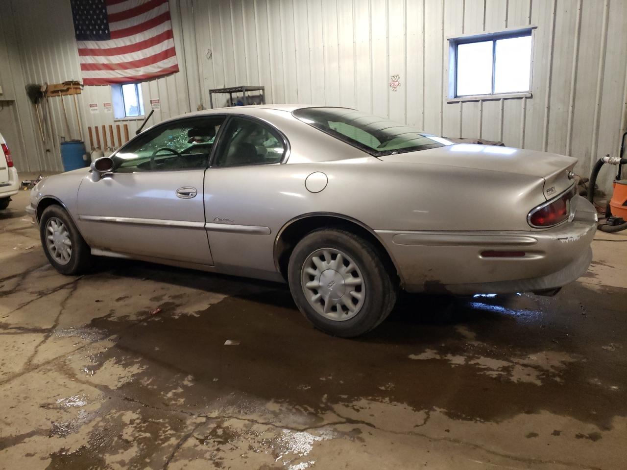 Photo 1 VIN: 1G4GD2219V4718792 - BUICK RIVIERA 