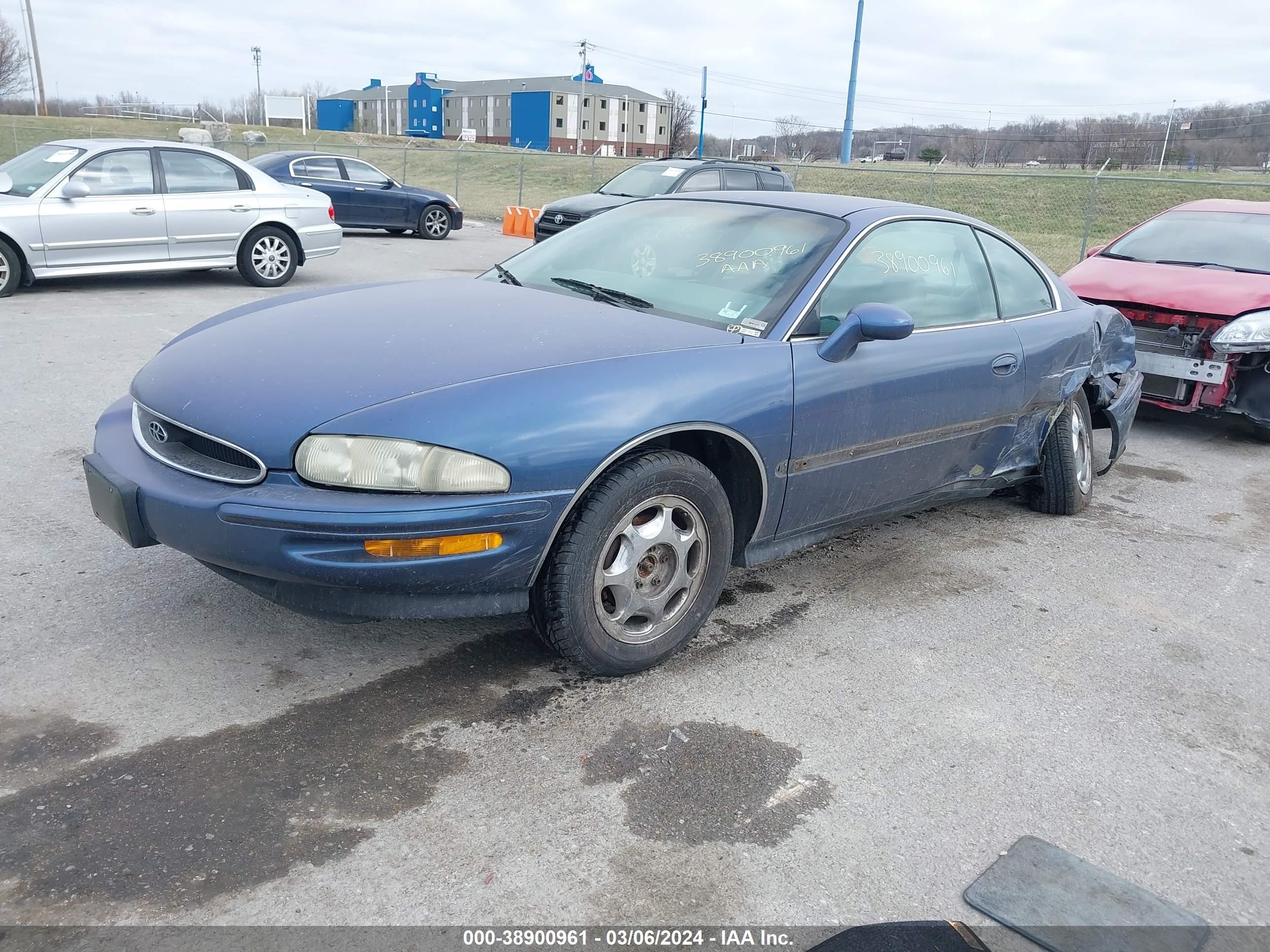 Photo 1 VIN: 1G4GD221XT4700833 - BUICK RIVIERA 