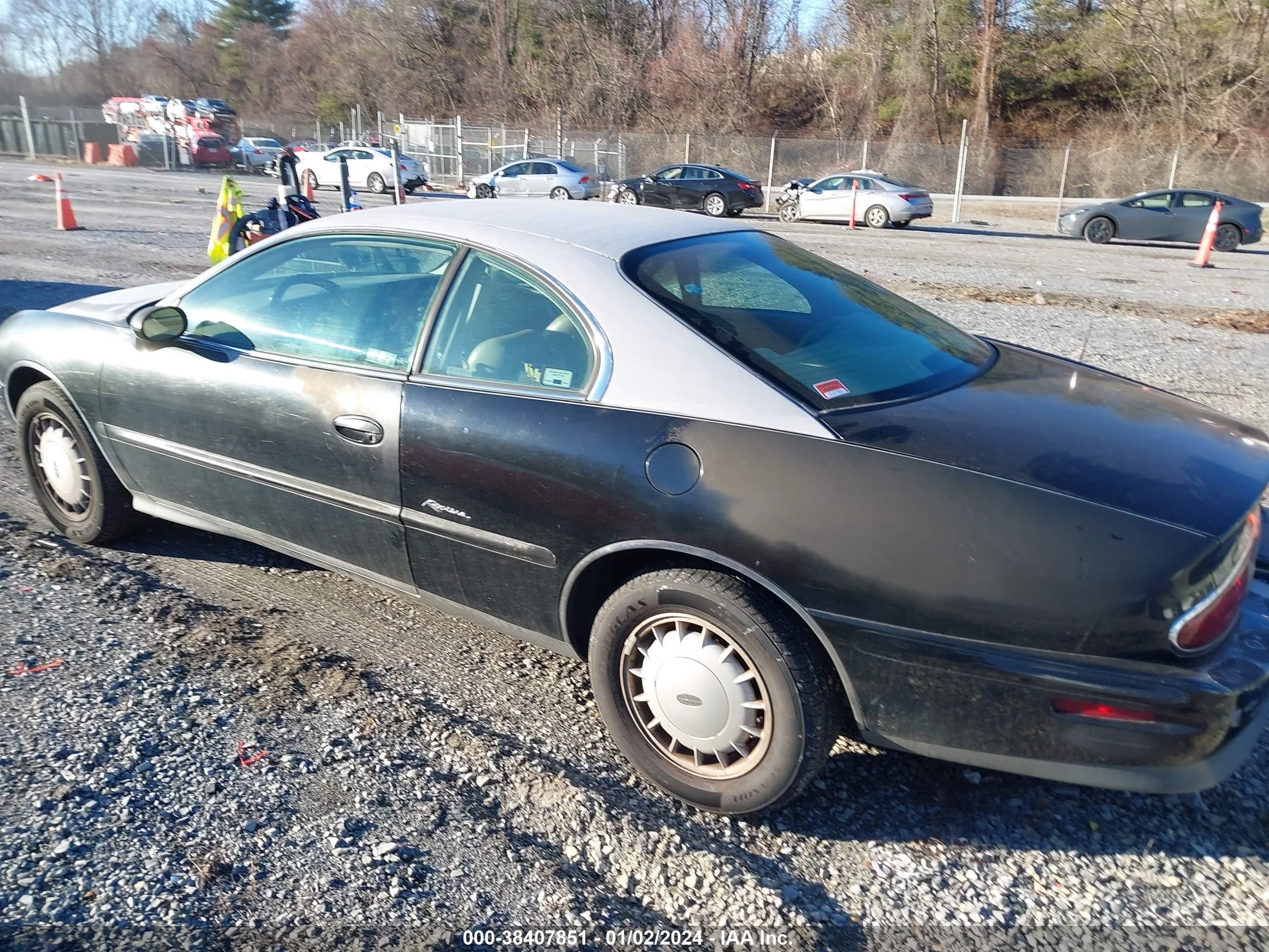 Photo 2 VIN: 1G4GD22K2S4718735 - BUICK RIVIERA 