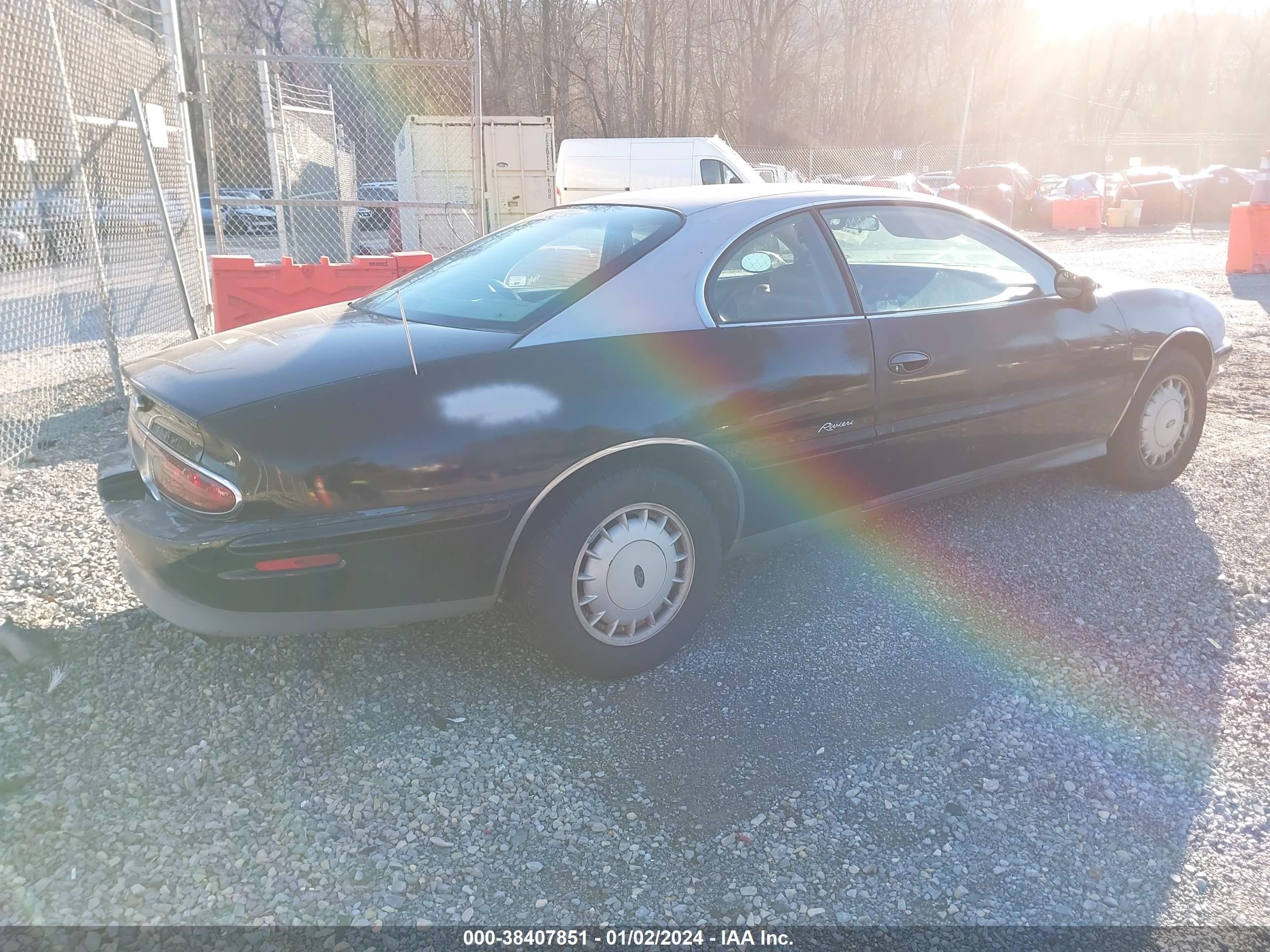 Photo 3 VIN: 1G4GD22K2S4718735 - BUICK RIVIERA 