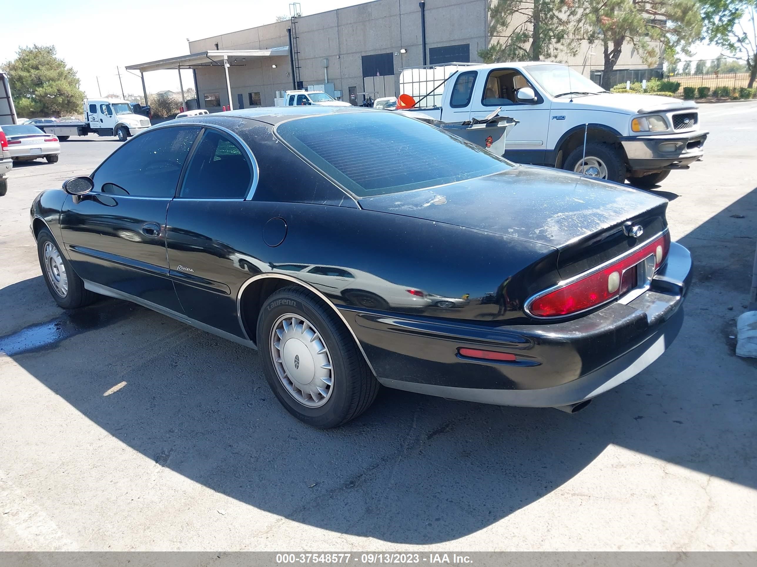 Photo 2 VIN: 1G4GD22K2V4709456 - BUICK RIVIERA 