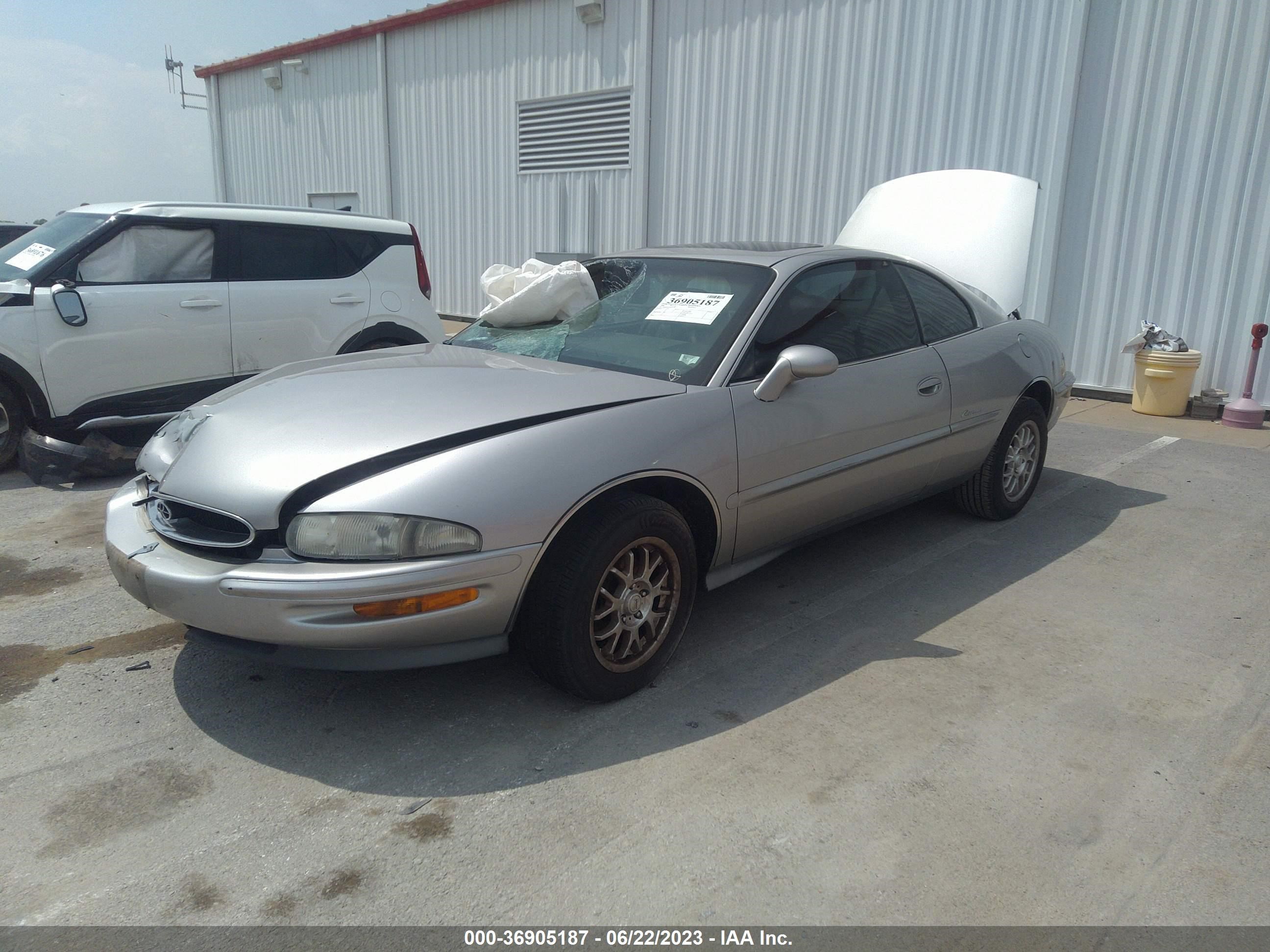 Photo 1 VIN: 1G4GD22K5T4701204 - BUICK RIVIERA 