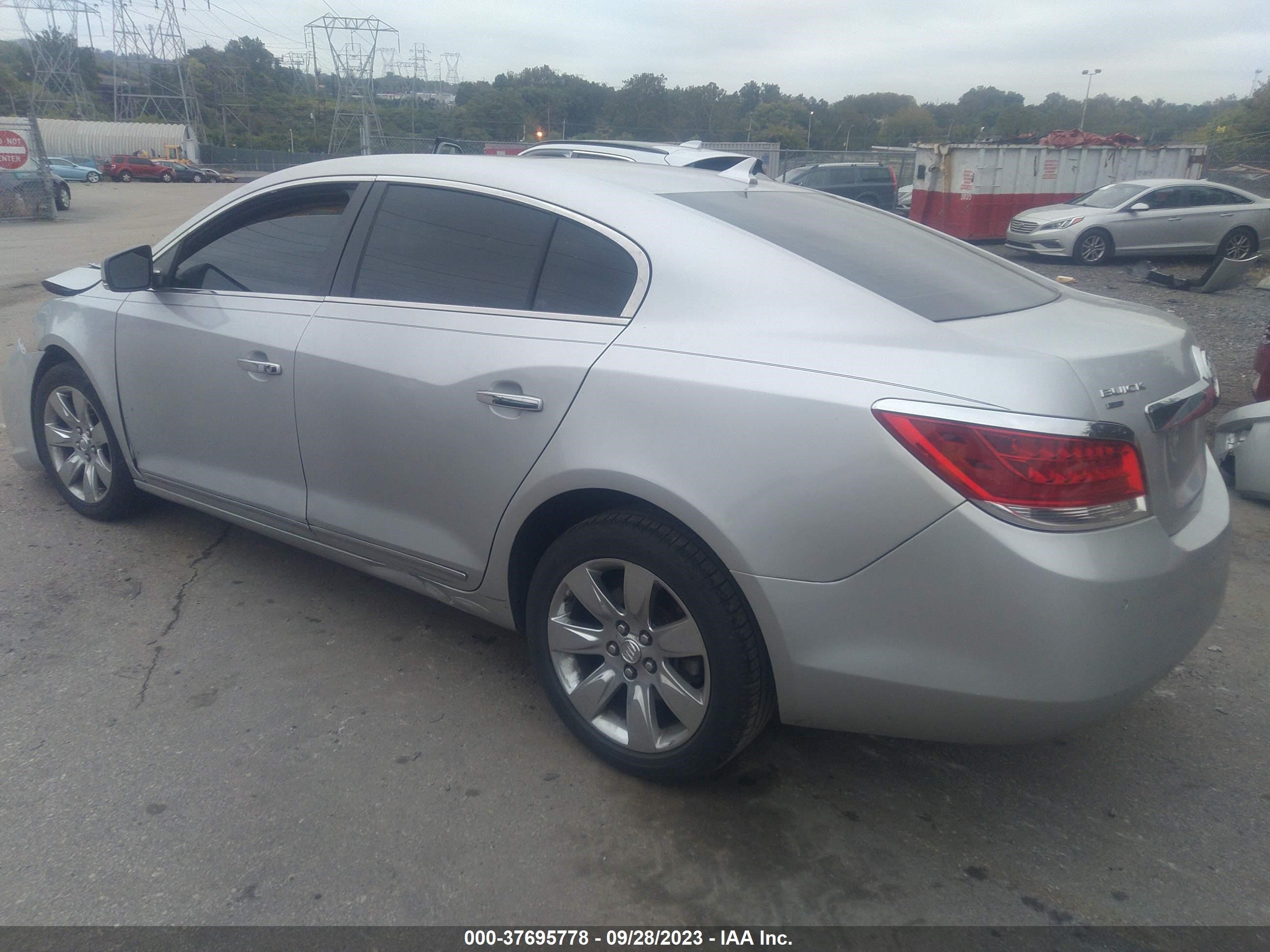 Photo 2 VIN: 1G4GD5ED3BF162549 - BUICK LACROSSE 